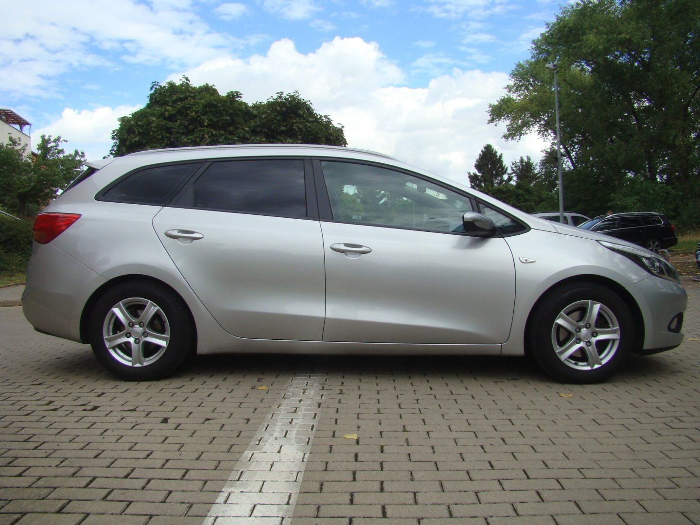 Kia Cee´d, 1.6 99kW Anniversary TAŽNÉ ALU - fotka 3