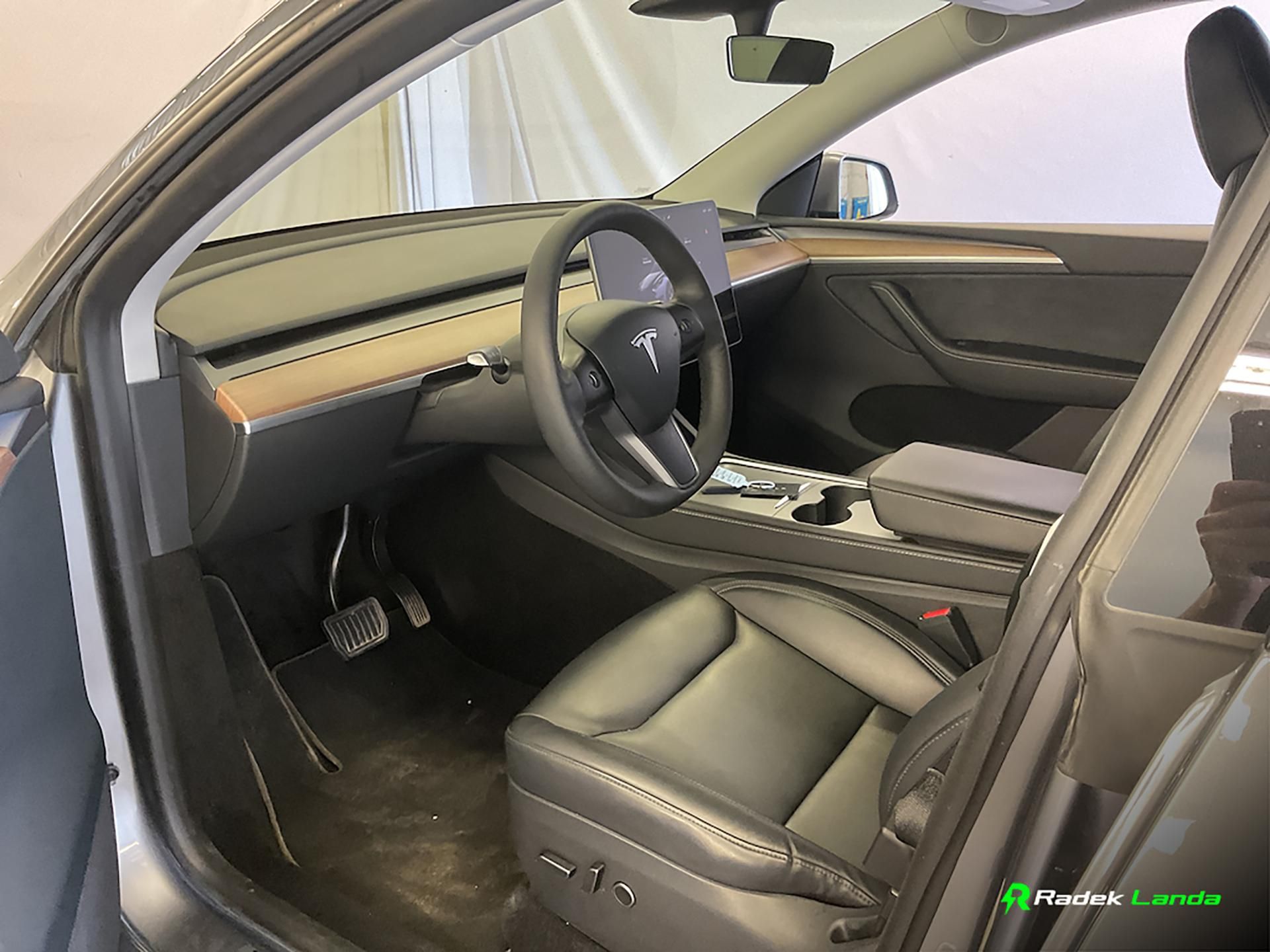 Tesla Model Y, LFP Berlín, tažné, Quicksilver - fotka 5