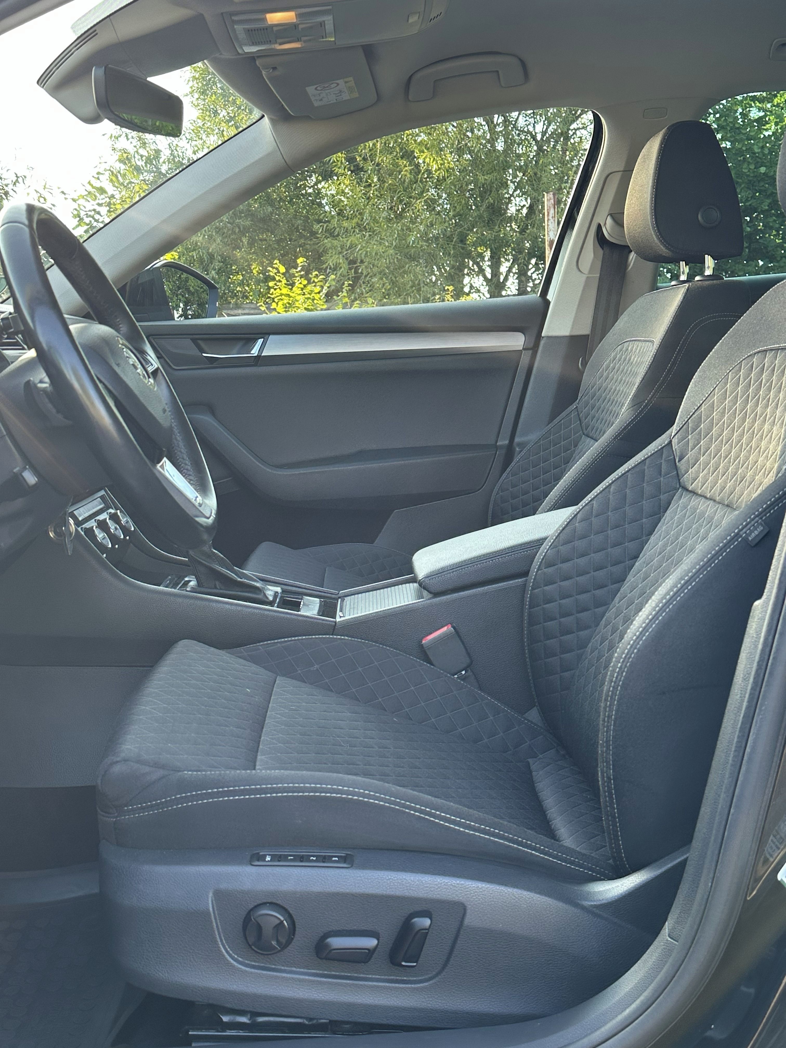 Škoda Superb, ŠKODA SUPERB COMBI 2.0 TDI 140 - fotka 6