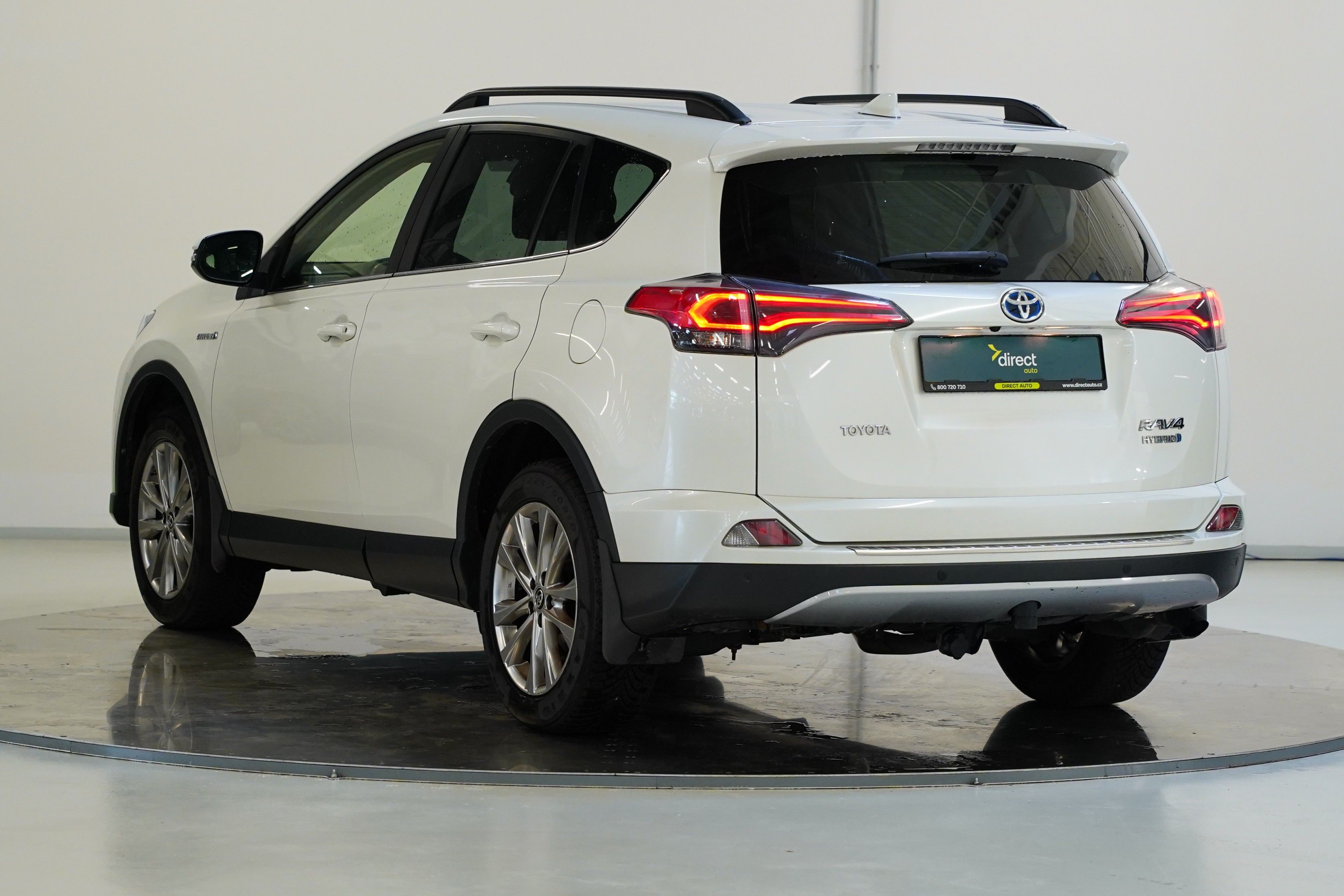 Toyota Rav4, 2.5 Hybrid 145 kW Executive - fotka 3