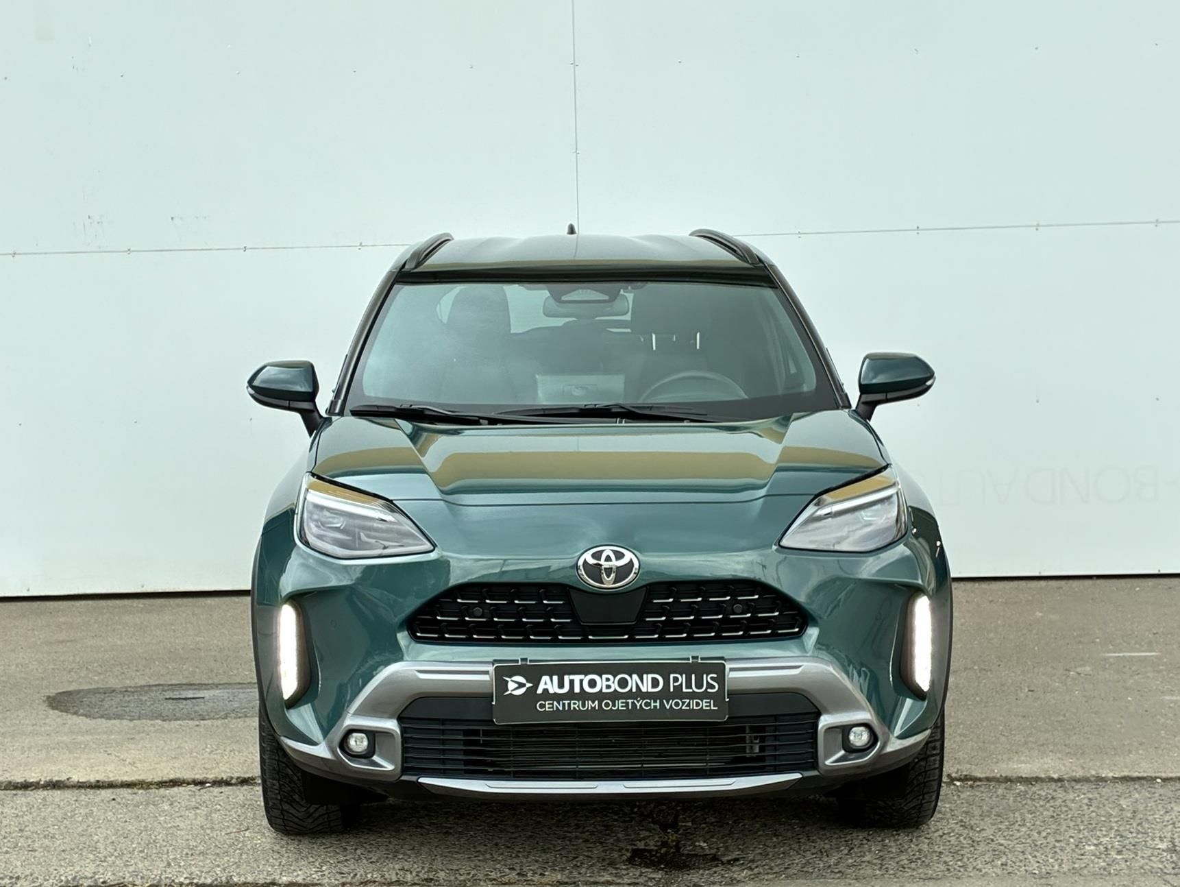 Toyota Yaris Cross, 1.5 HSD 130k e-CVT AWD Executi - fotka 4