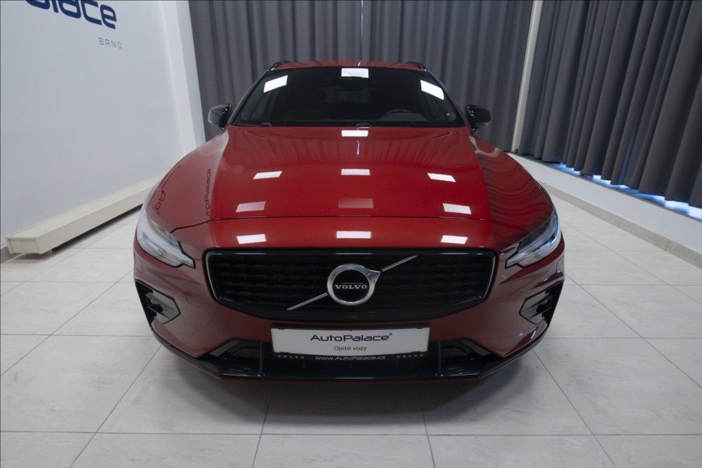 Volvo V60, 2,0 D4 R-DESIGN NAVI KAMERA ČR - fotka 2