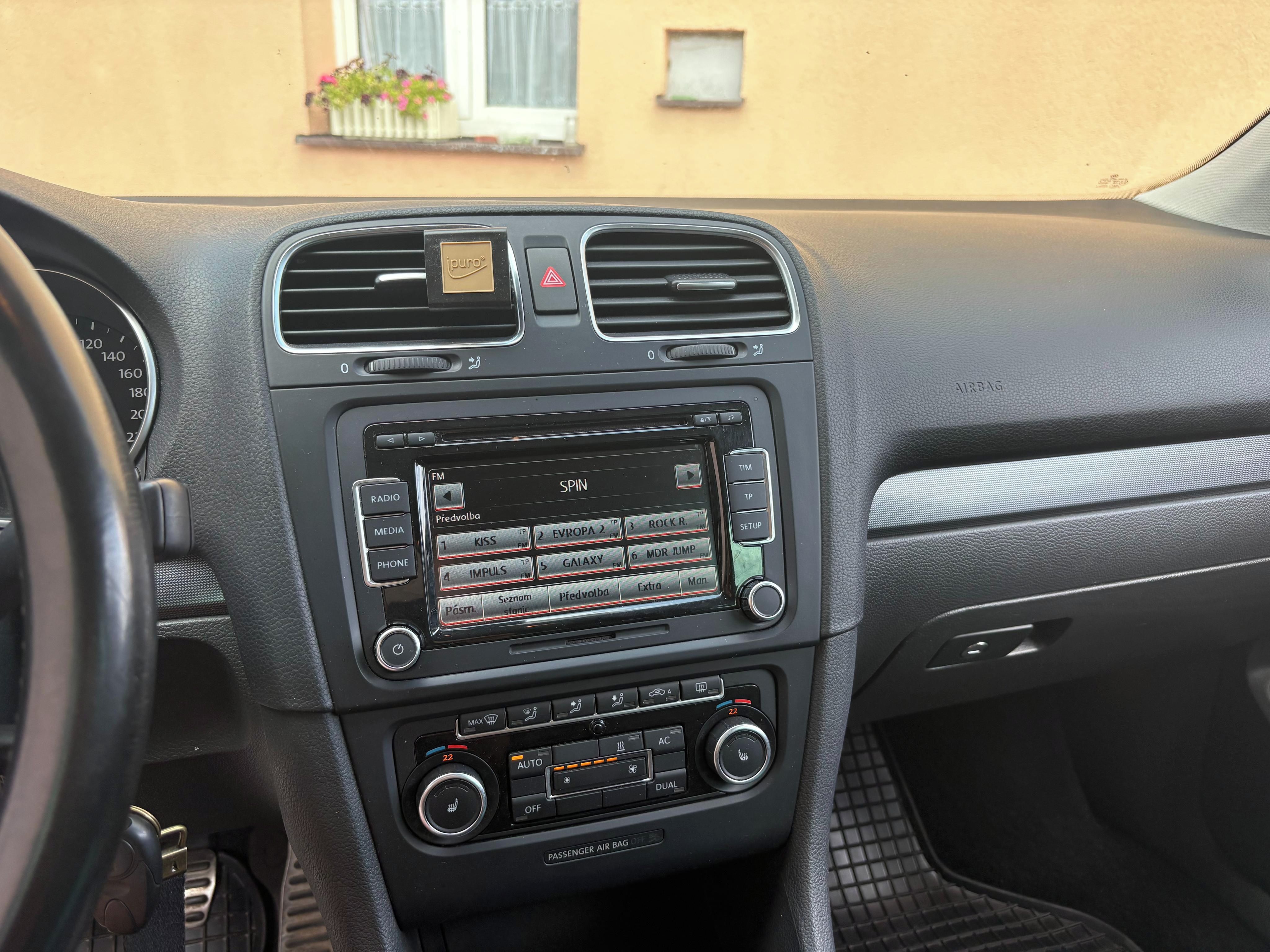 Volkswagen Golf, Volkswagen Golf 1,6 TDI - fotka 6
