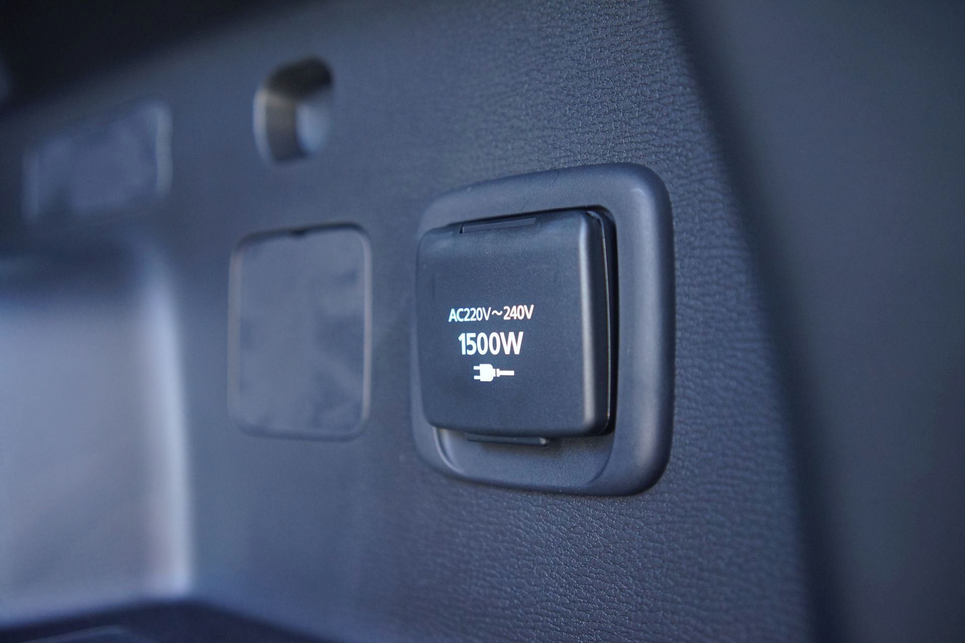 Mitsubishi Outlander, Instyle 2,4 PHEV 225kW AT 4x4 - fotka 6