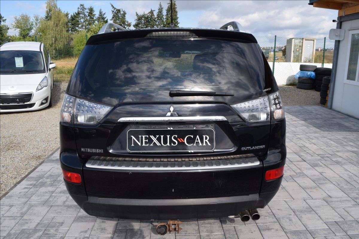 Mitsubishi Outlander, 2,2 d 115KW TAŽNÉ 7MÍST 4X4 - fotka 6