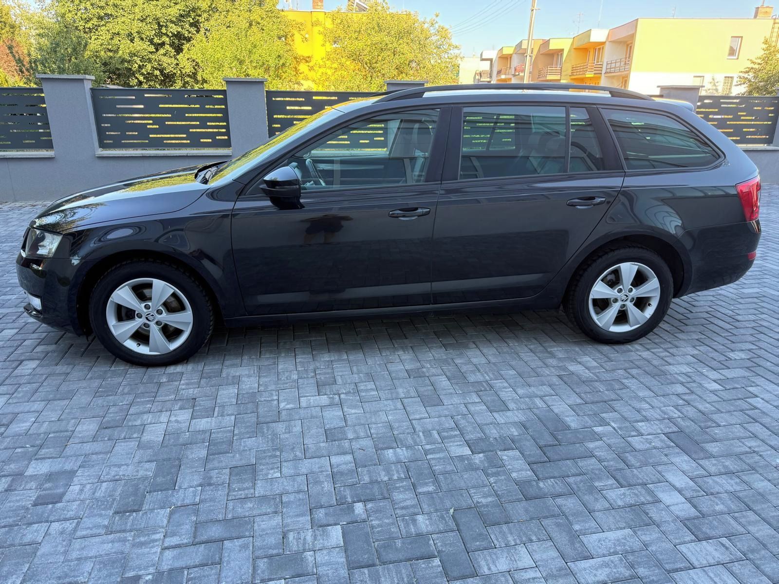 Škoda Octavia, KOMBI 2.0TDi 110kw ELEGANCE - fotka 4