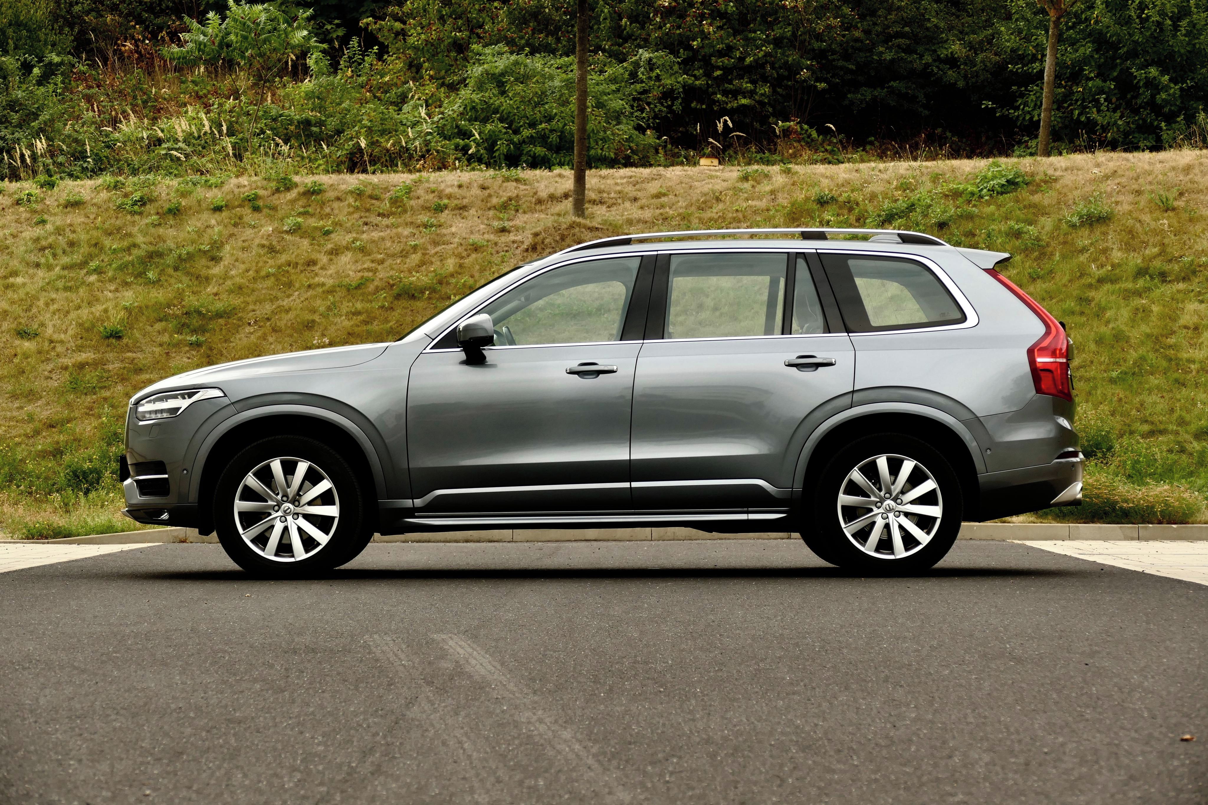 Volvo XC90, D5 AWD - 1. maj., DPH, 7 míst - fotka 5