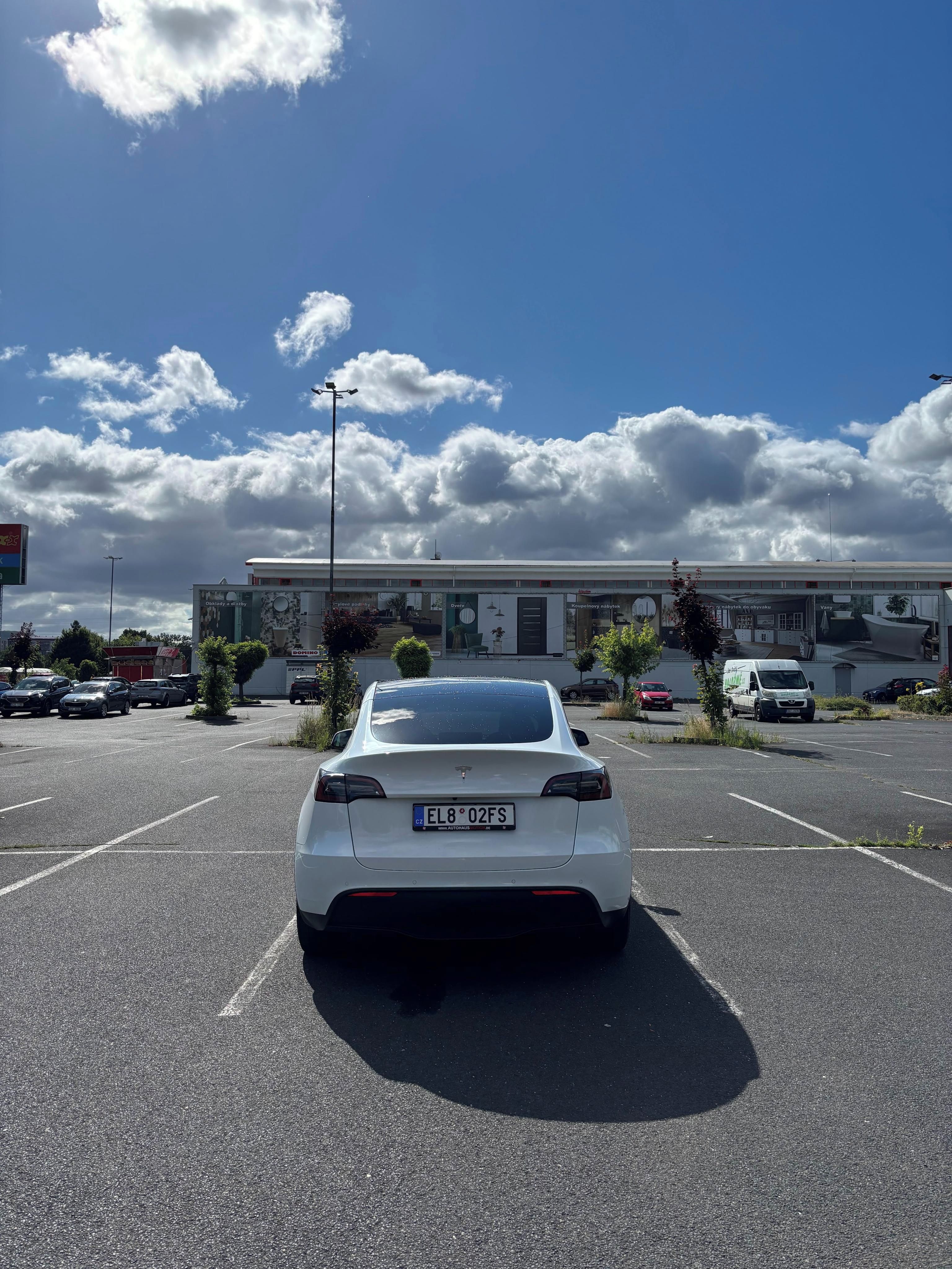 Tesla Model Y, Long range, 89% SOH, Tažné - fotka 5
