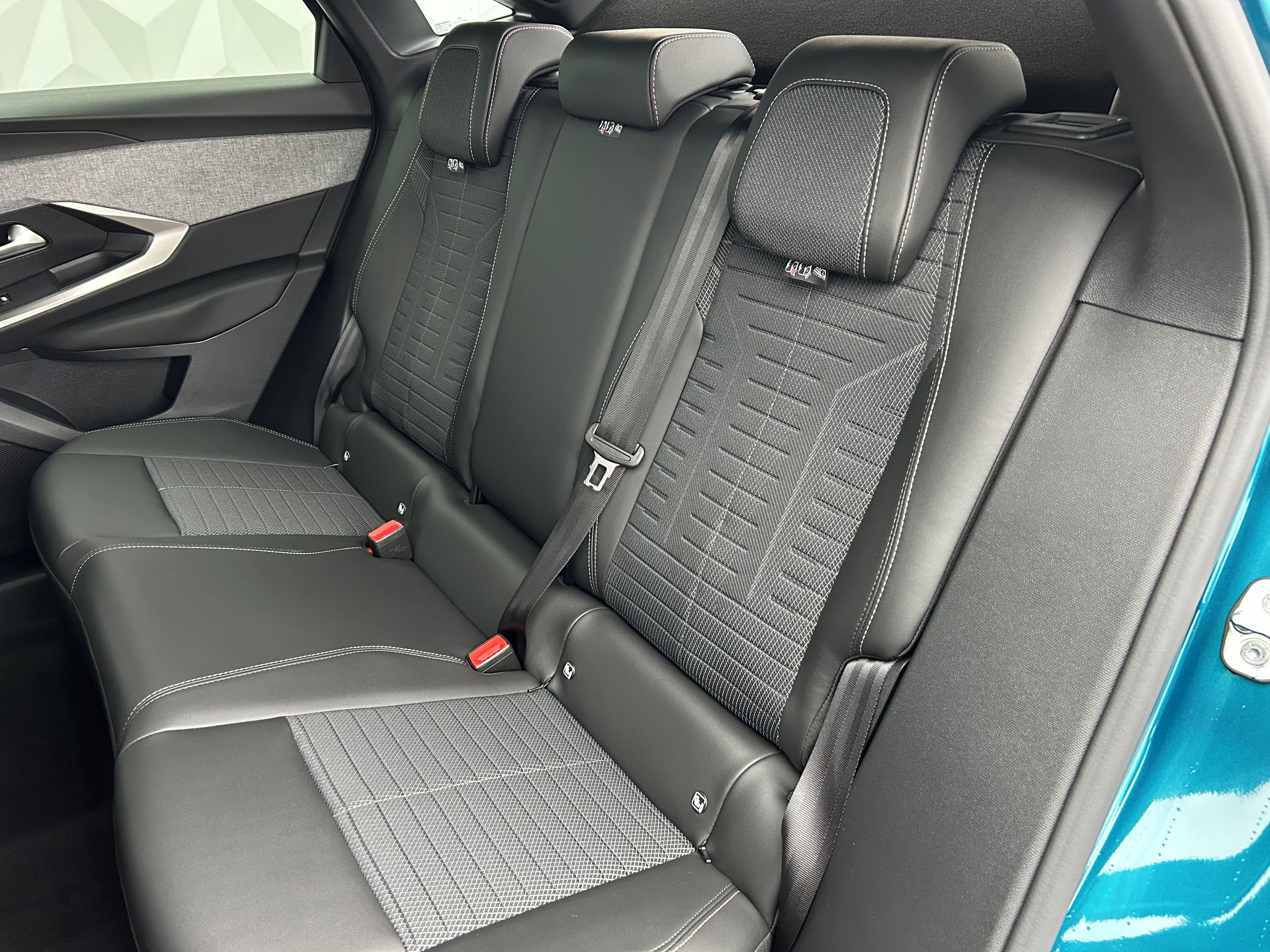 Peugeot 3008, BUSINESS Hybrid 145 e-DCS6 - fotka 5