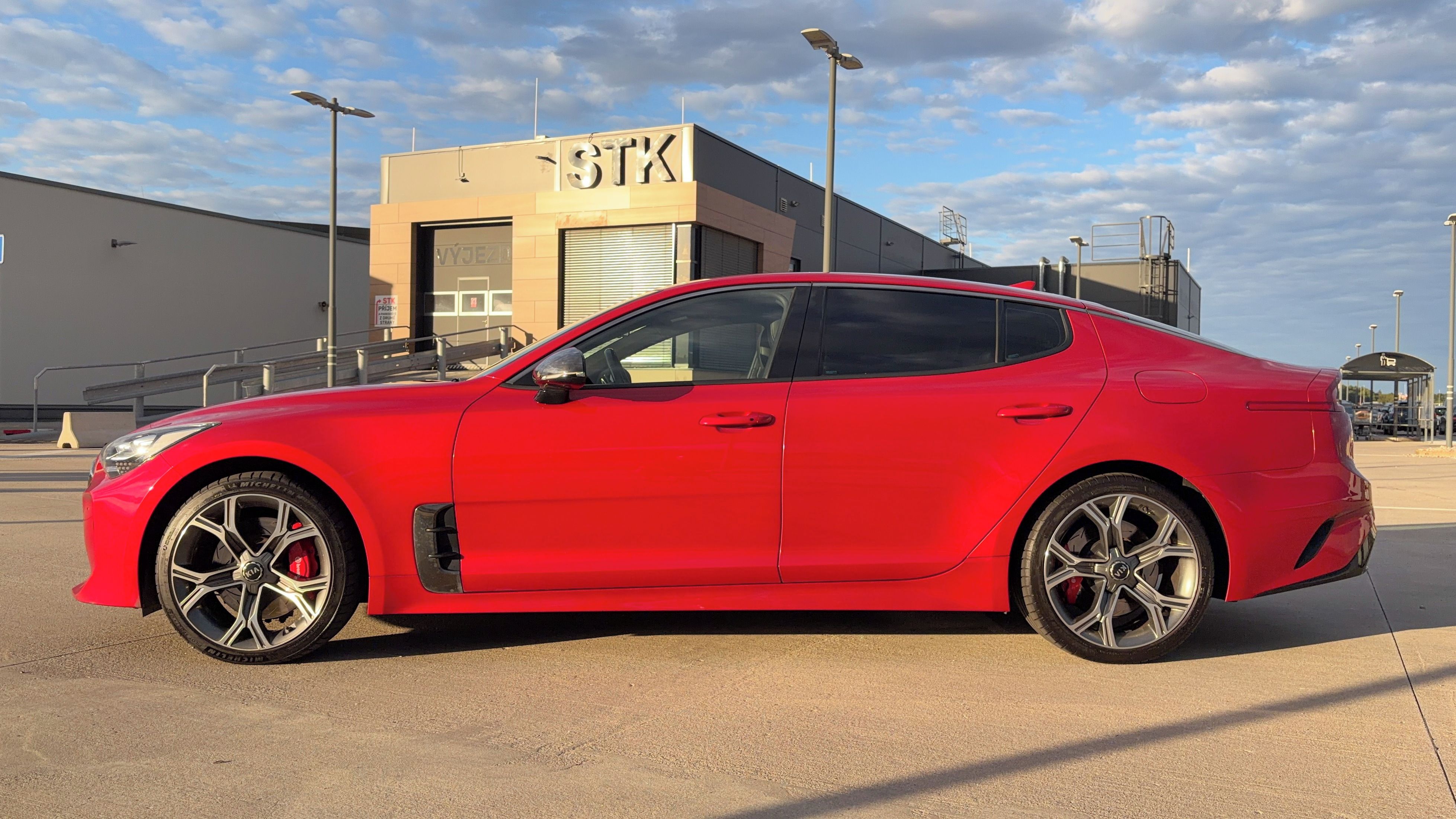 Kia Stinger, Kia Stinger GT 3.3 T-GDi 8AT - fotka 3