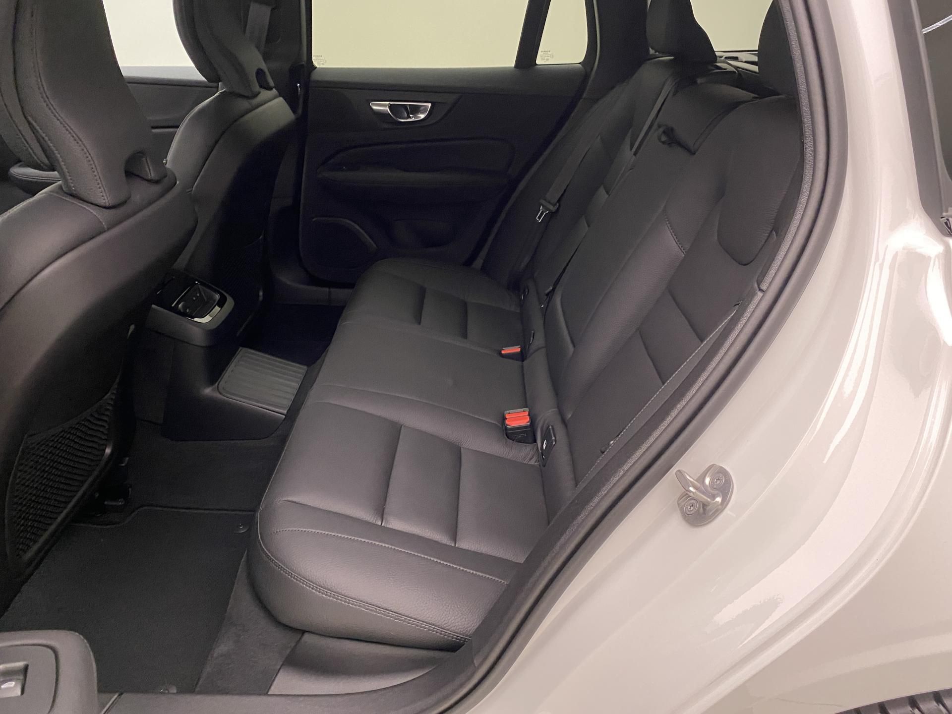 Volvo V60, T6 AWD Plug-in DARK PLUS - fotka 6