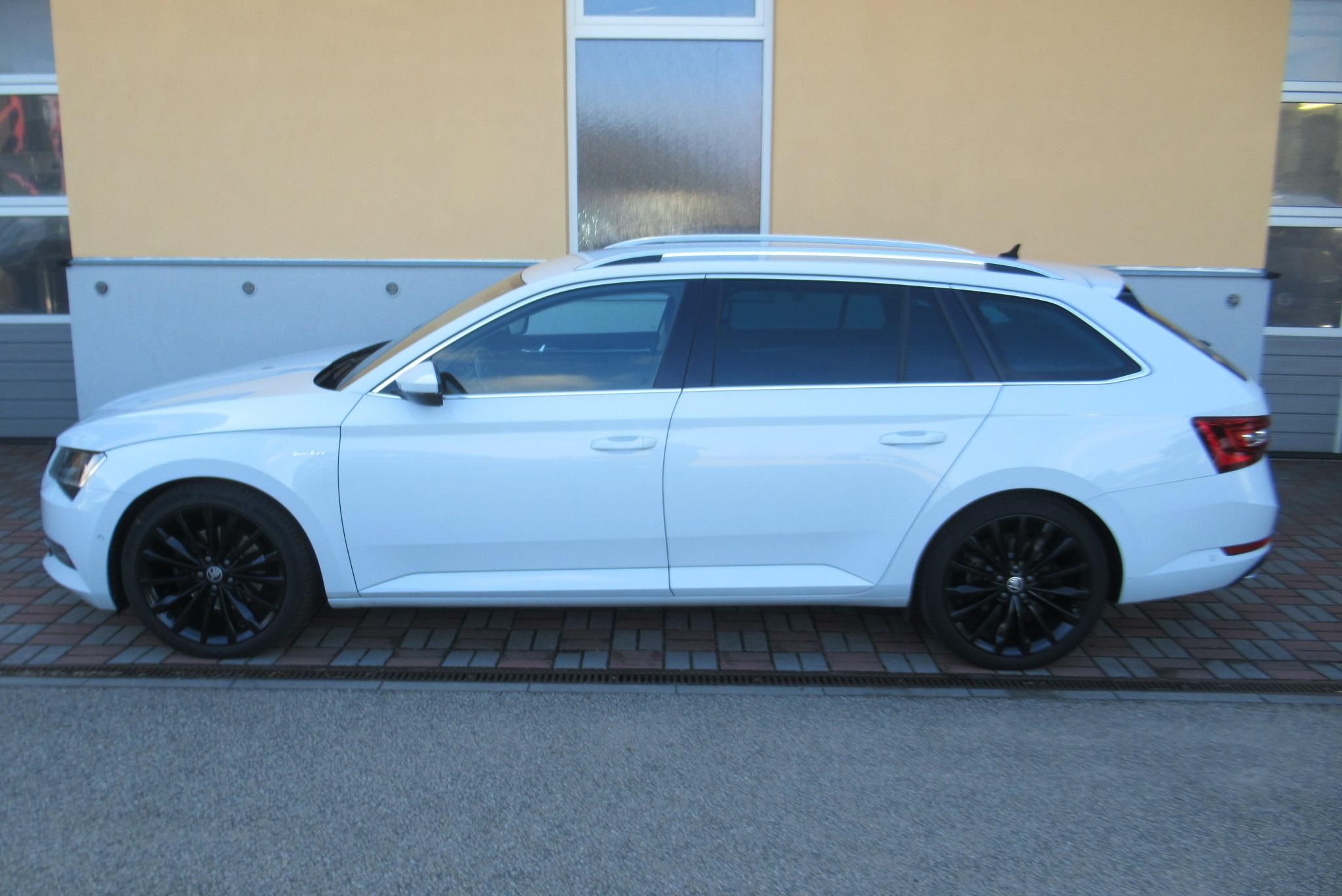 Škoda Superb, 2.0 TDI DSG L&K TAŽNÉ - fotka 6
