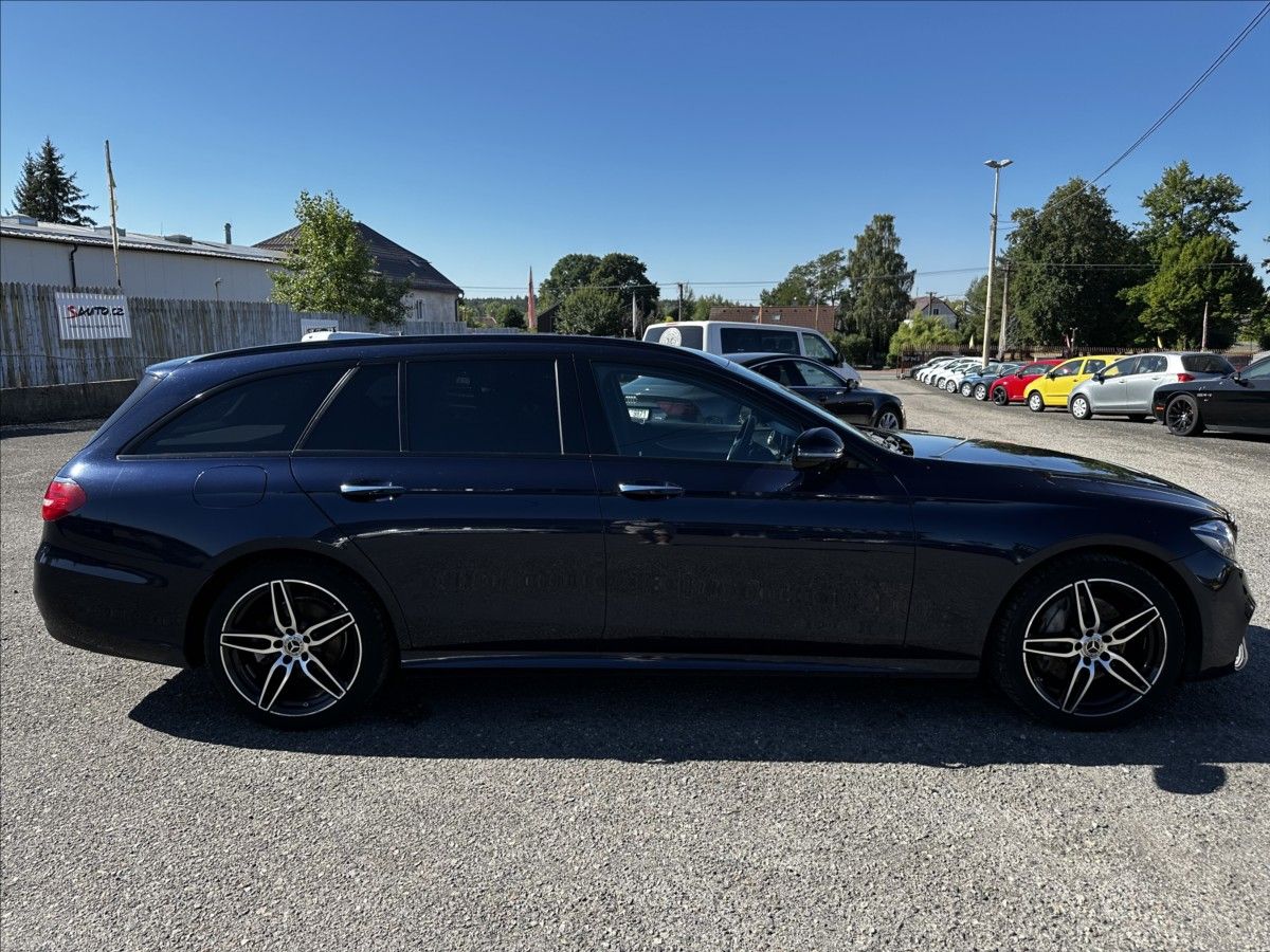 Mercedes-Benz Třídy E, 2,0 220d-NAVI-TAŽNÉ ZAŘÍZENÍ - fotka 6