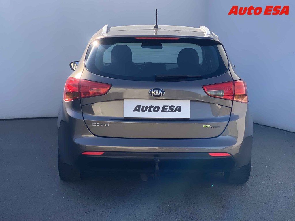 Kia Cee´d, 1.6 GDi - fotka 5