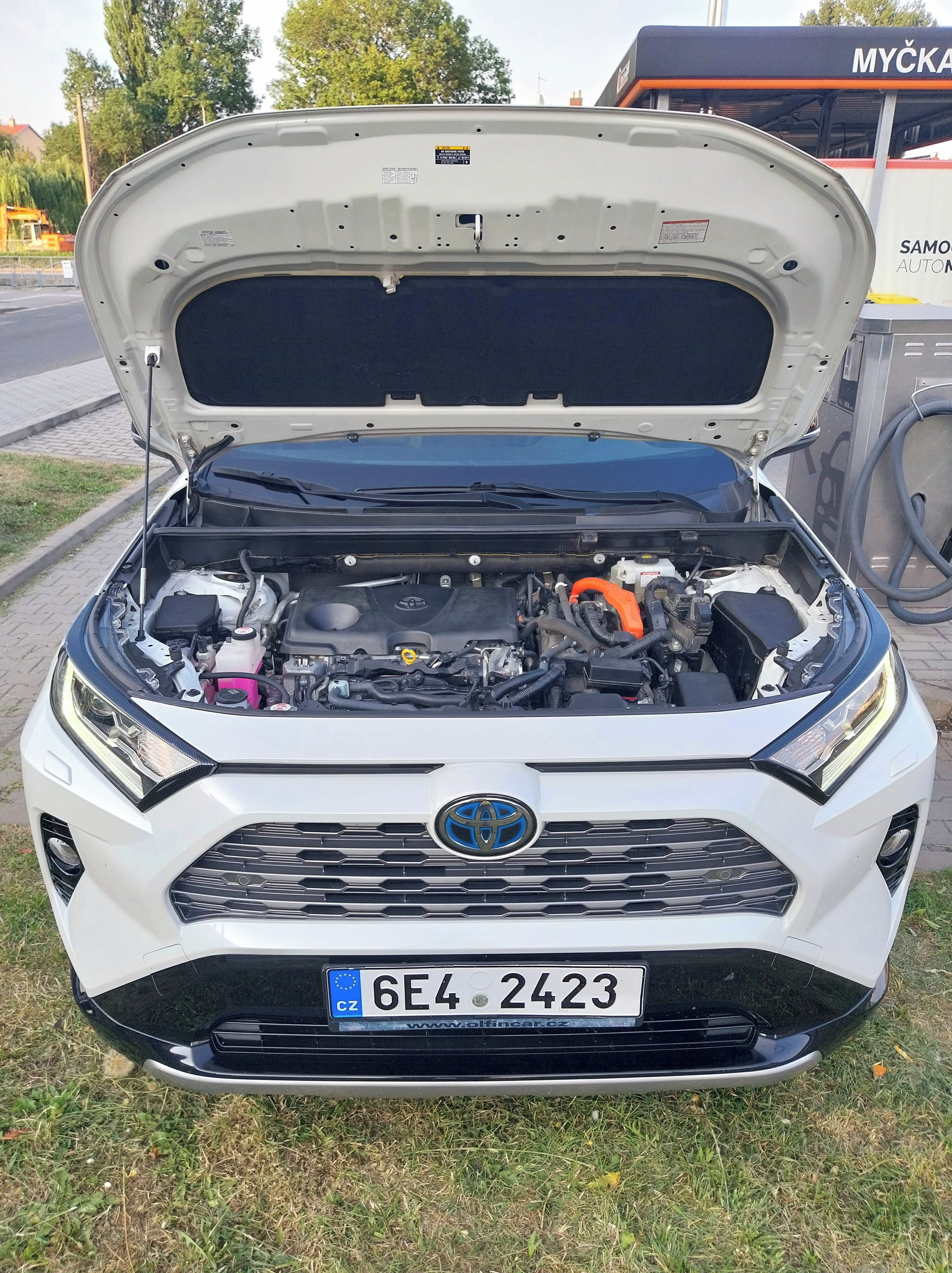 Toyota Rav4, TOYOTA Rav4,2.5 Hybrid-špica ! - fotka 4