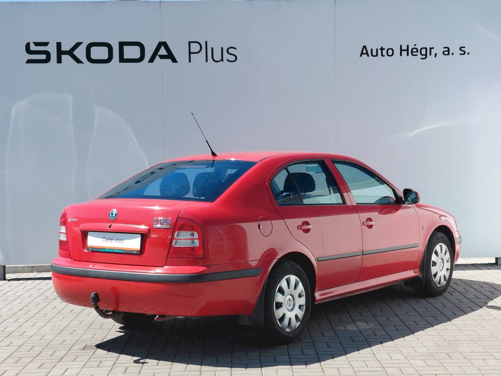 Škoda Octavia, 1.6 MPI Tour Trumf - fotka 2
