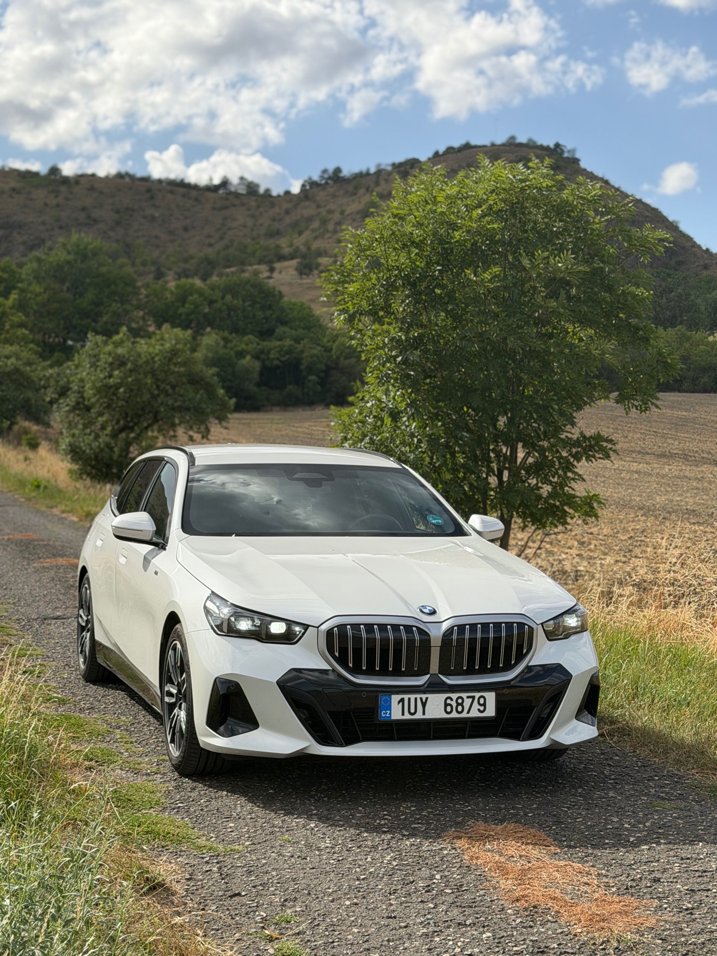 BMW Řada 5, BMW 540d xDrive Touring G61 M - fotka 3