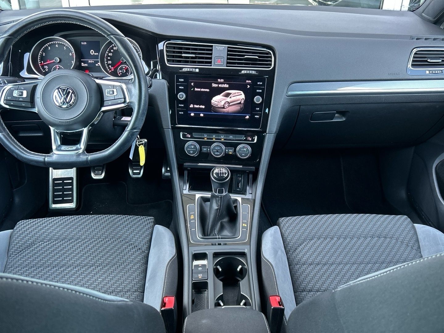 Volkswagen Golf, 1.4 TSI R-Line - fotka 5