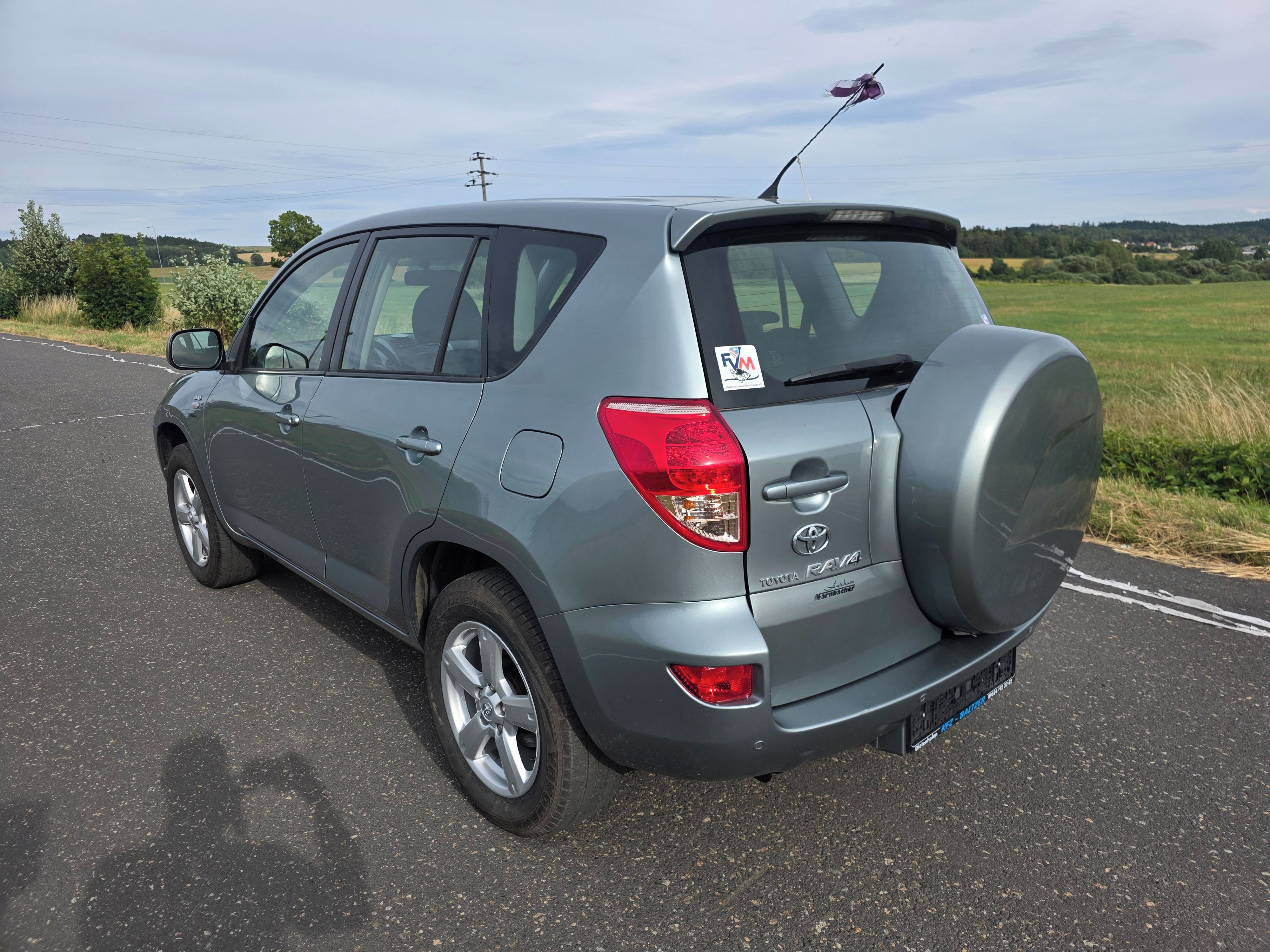 Toyota Rav4, 2.2 D 100kW 2. Majitel - fotka 2