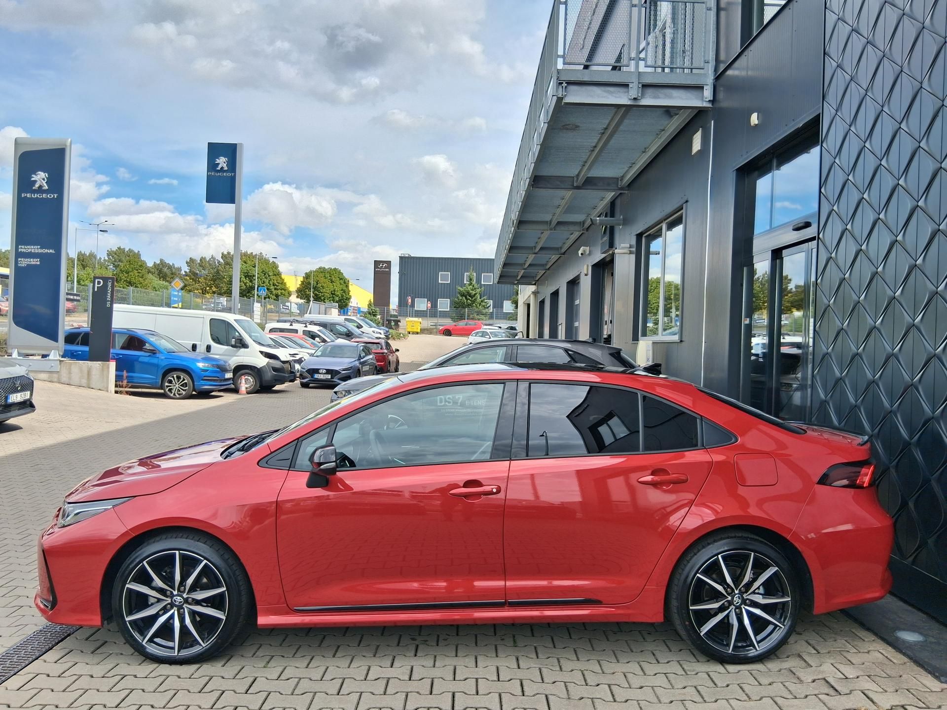 Toyota Corolla, GR SPORT 1.8 Hyb. 103 kW - fotka 4
