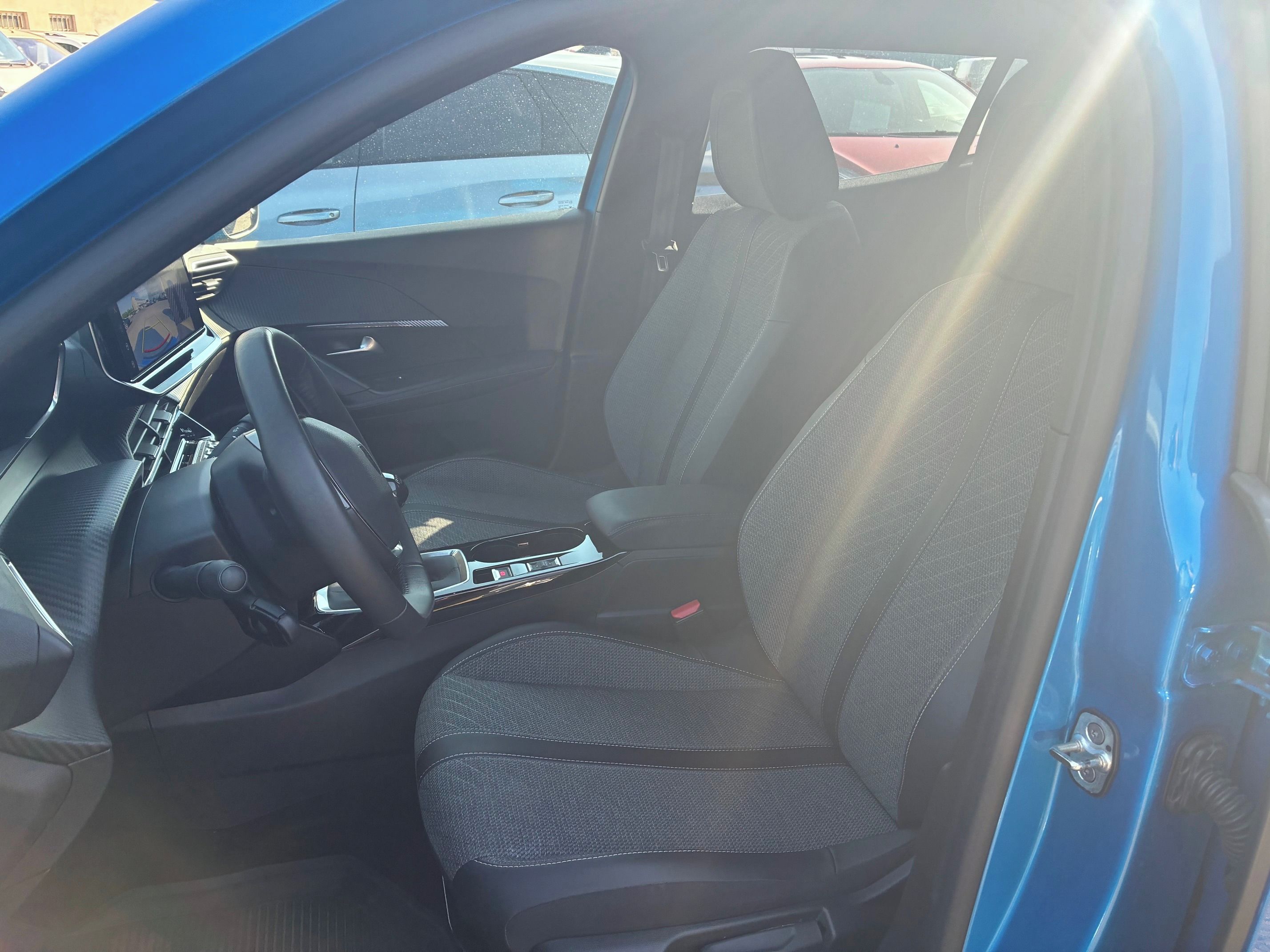 Peugeot 2008, Allure1,2 PureTech100k MAN6 - fotka 6