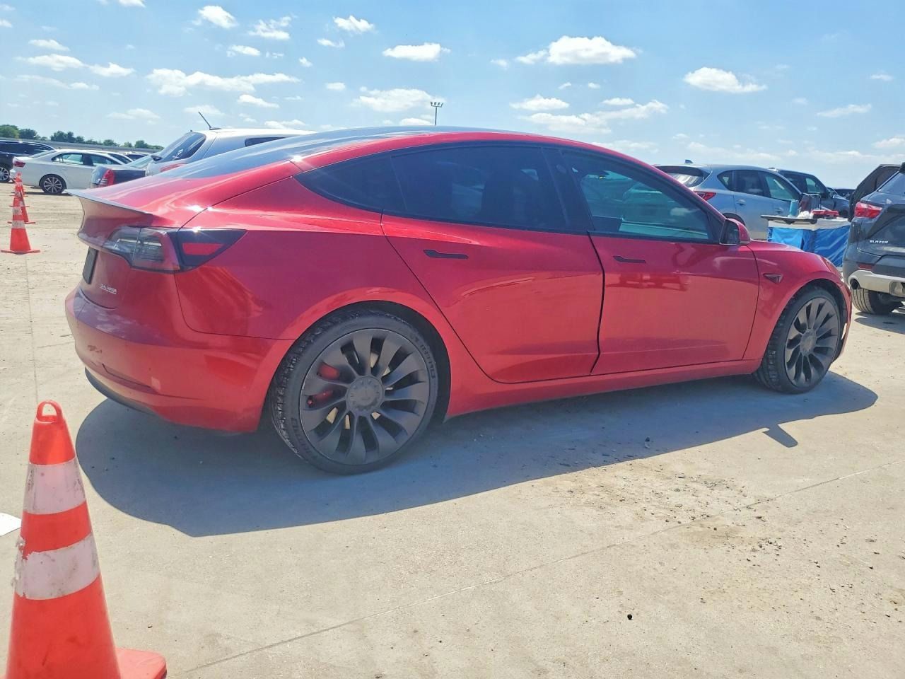 Tesla Model 3, Auto na cestě - fotka 3
