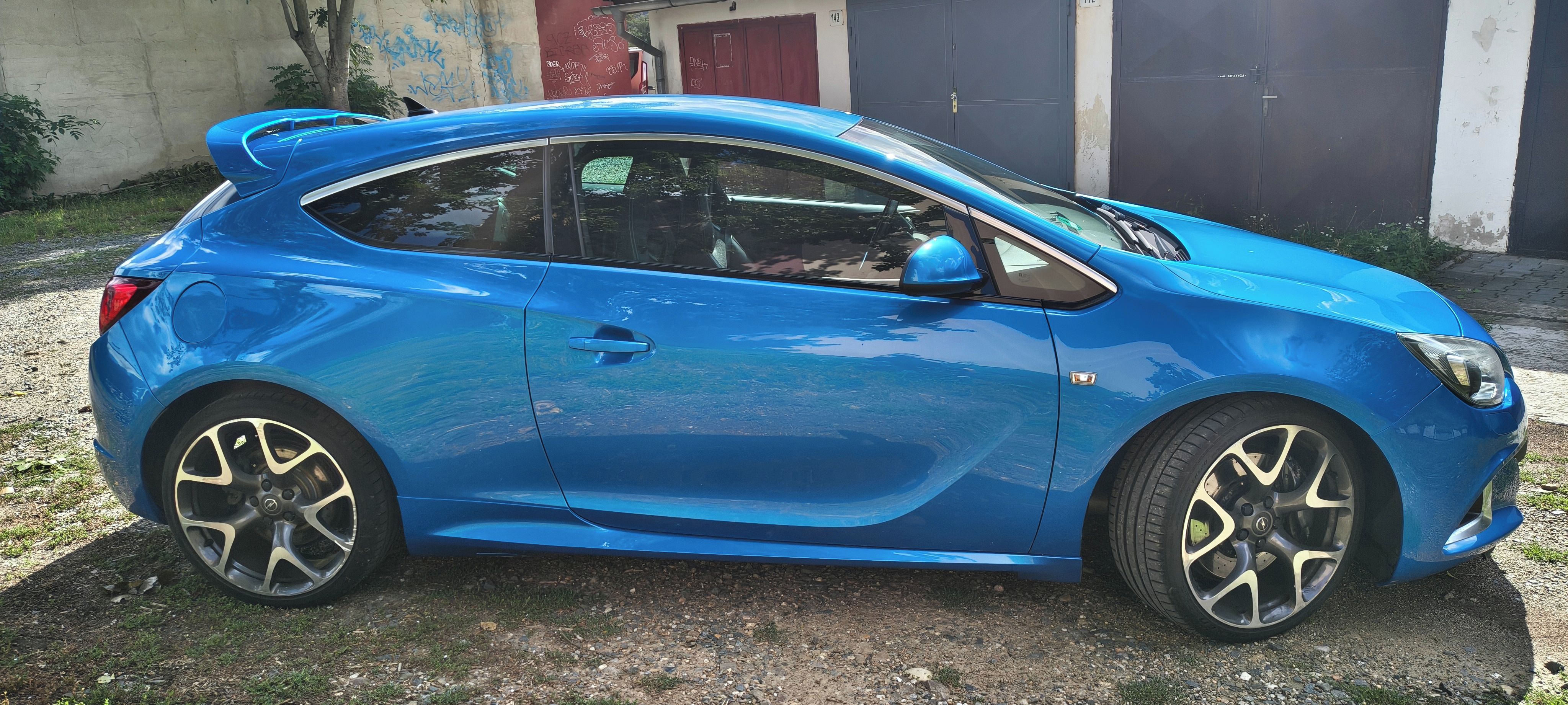 Opel Astra, GTC OPC - fotka 4