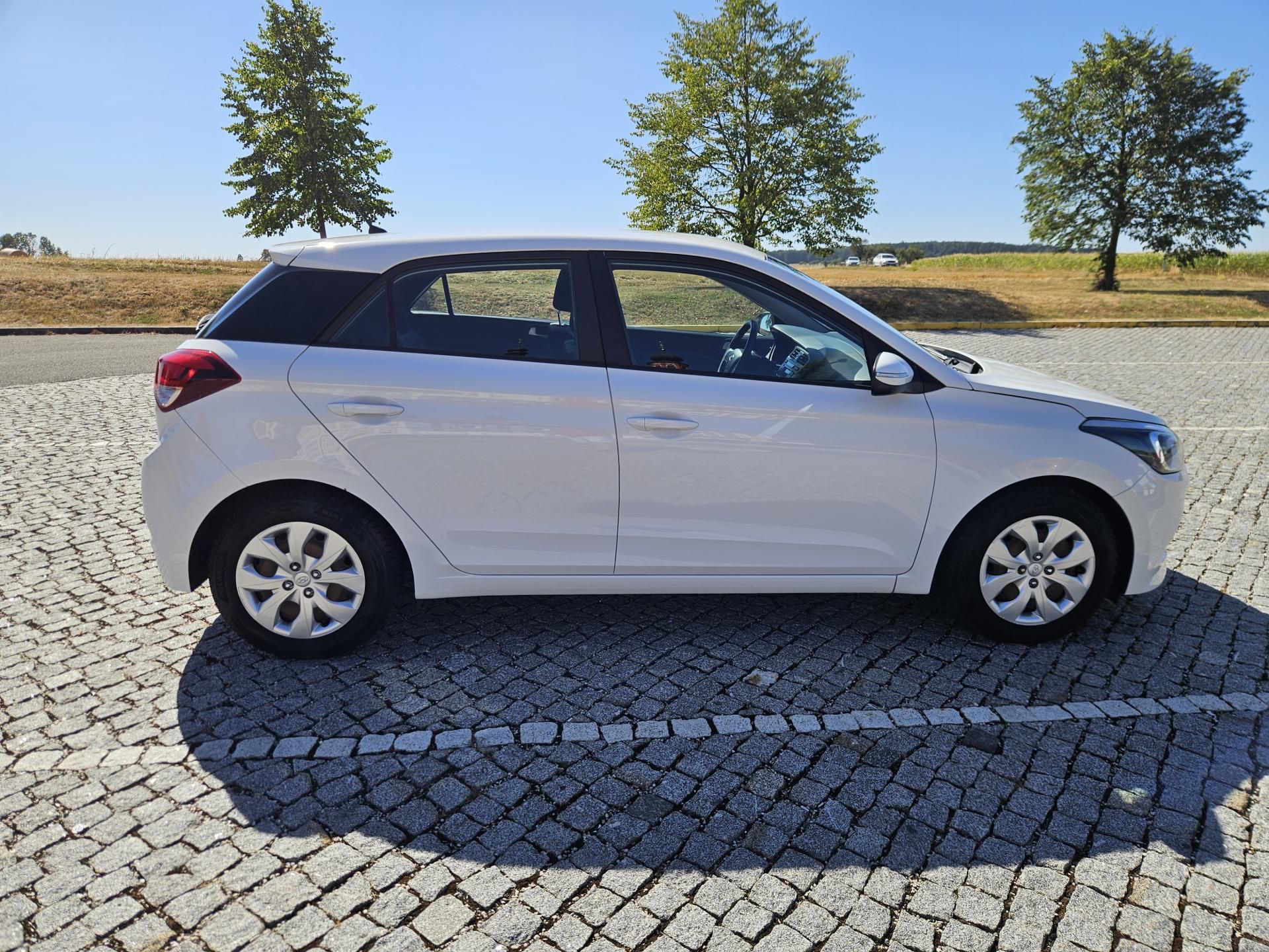 Hyundai i20, 1.2 NOVÉ ROZVODY A STK - fotka 6