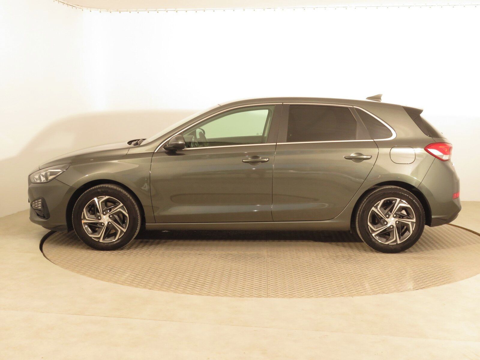 Hyundai i30, 1.5 DPI, Family, Serv.kniha - fotka 3