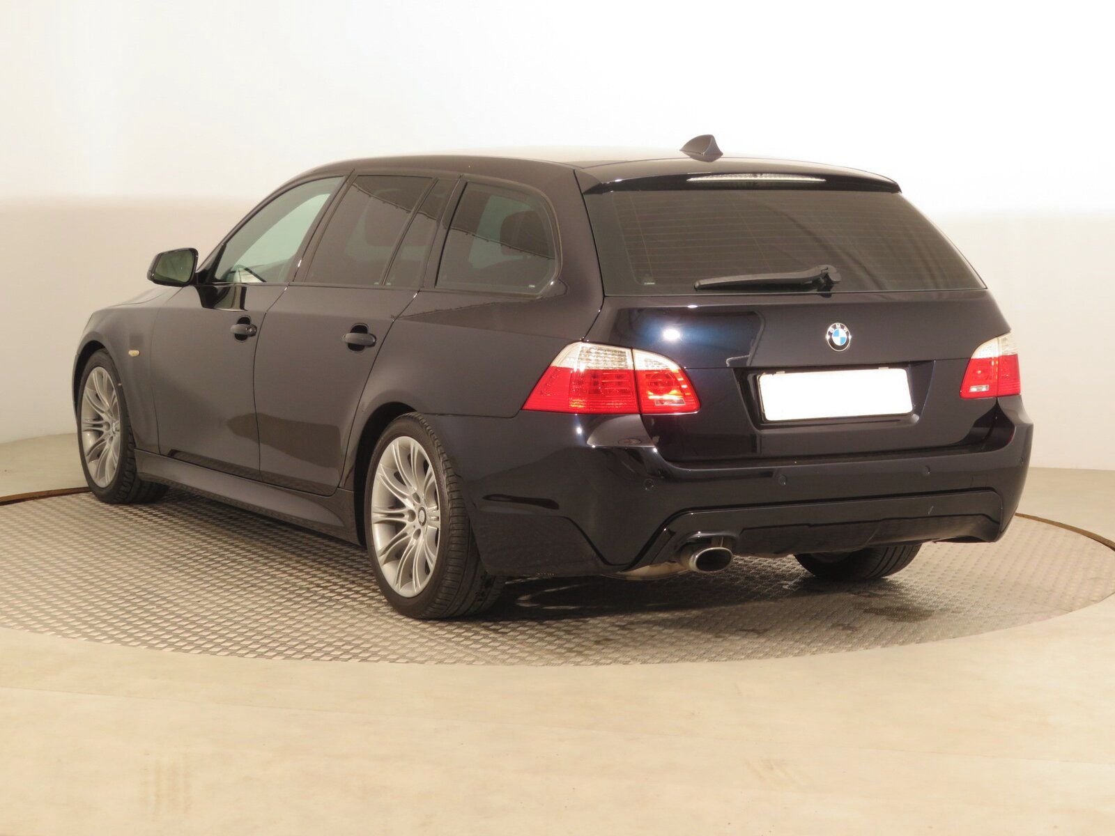 BMW Řada 5, 520d, M Paket, Serv.kniha - fotka 4