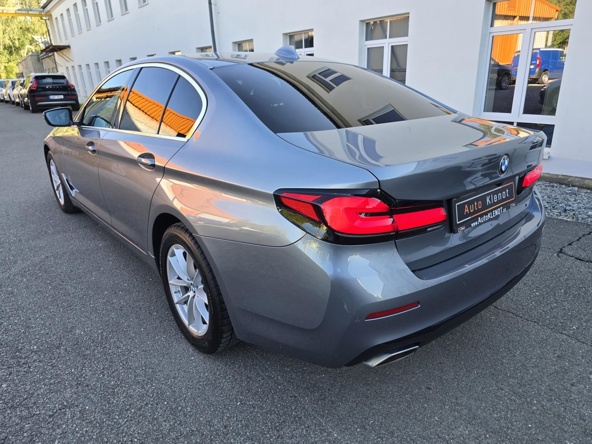BMW Řada 5, 530d 210kW XDRIVE HEADup - DPH - fotka 5