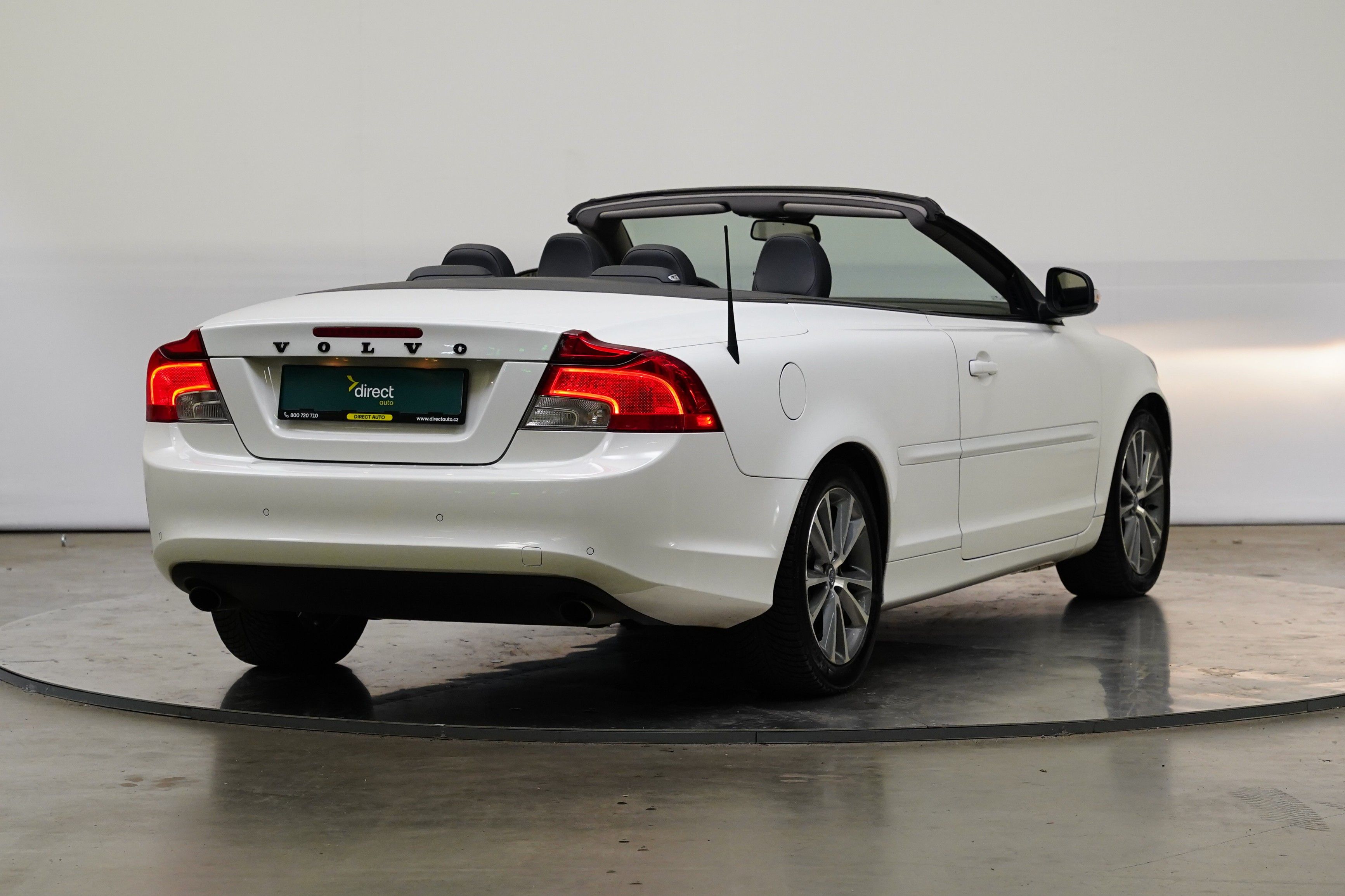 Volvo C70, 2.0 D3 110 kW Momentum - fotka 2