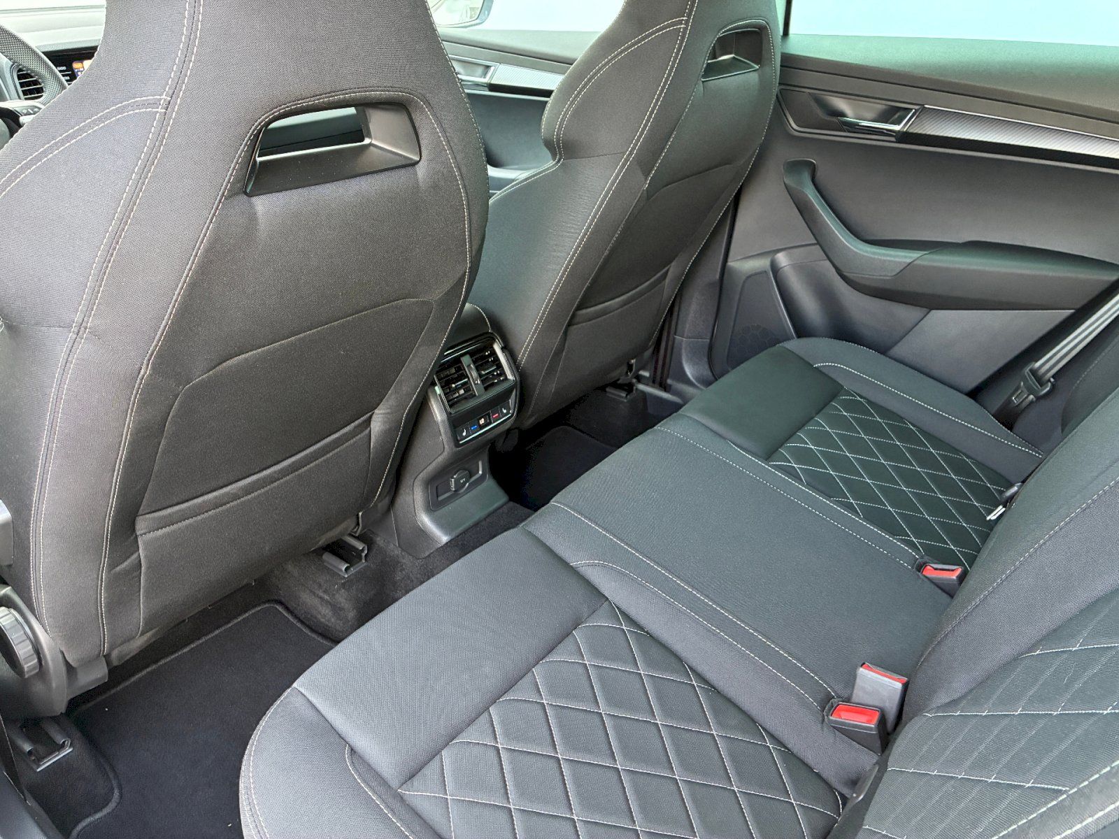 Škoda Karoq, 1,5 TSI / 110 kW Sportline DSG - fotka 6