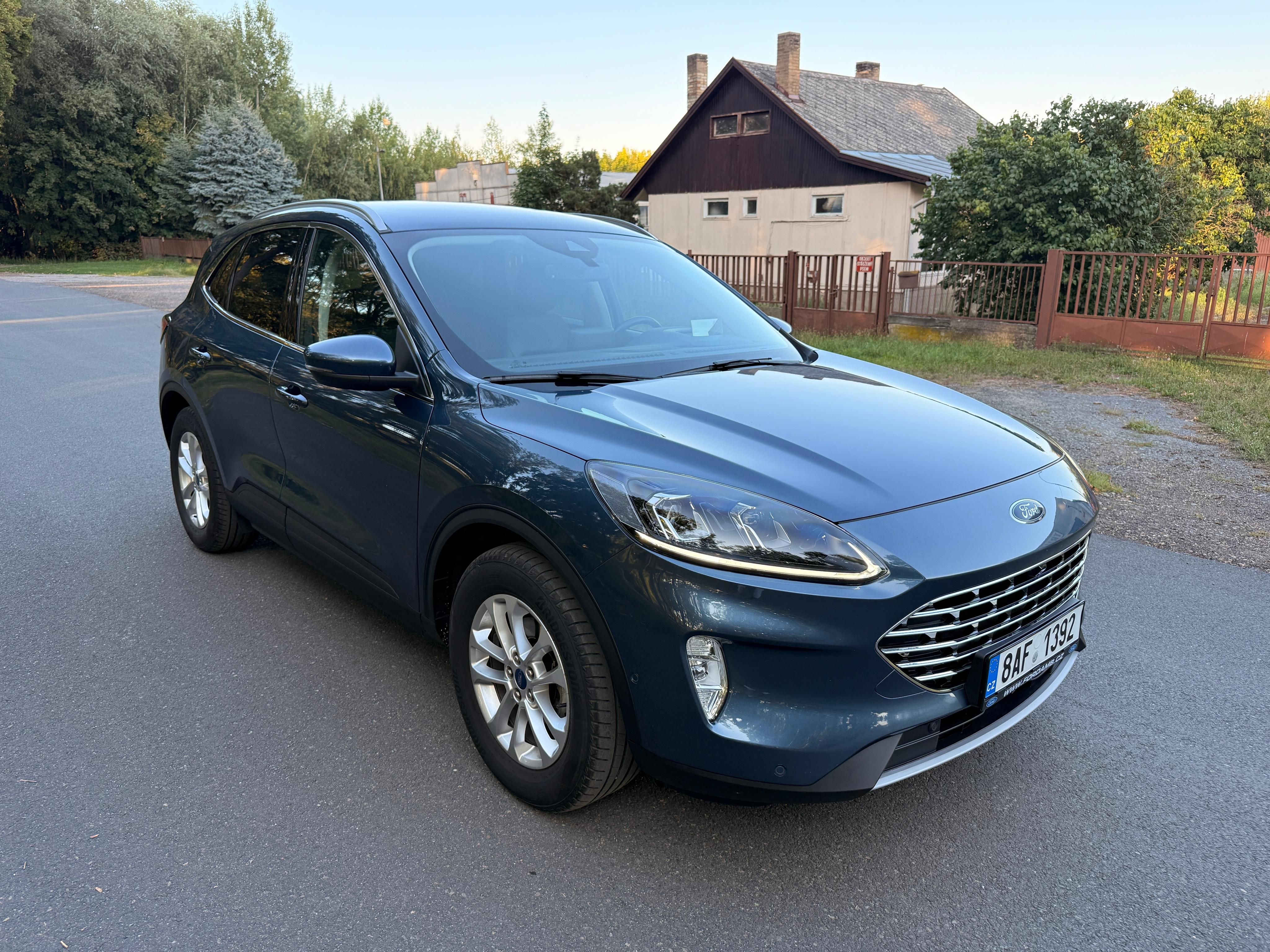 Ford Kuga, 2.0 140kW, automat, 1. majitel - fotka 3