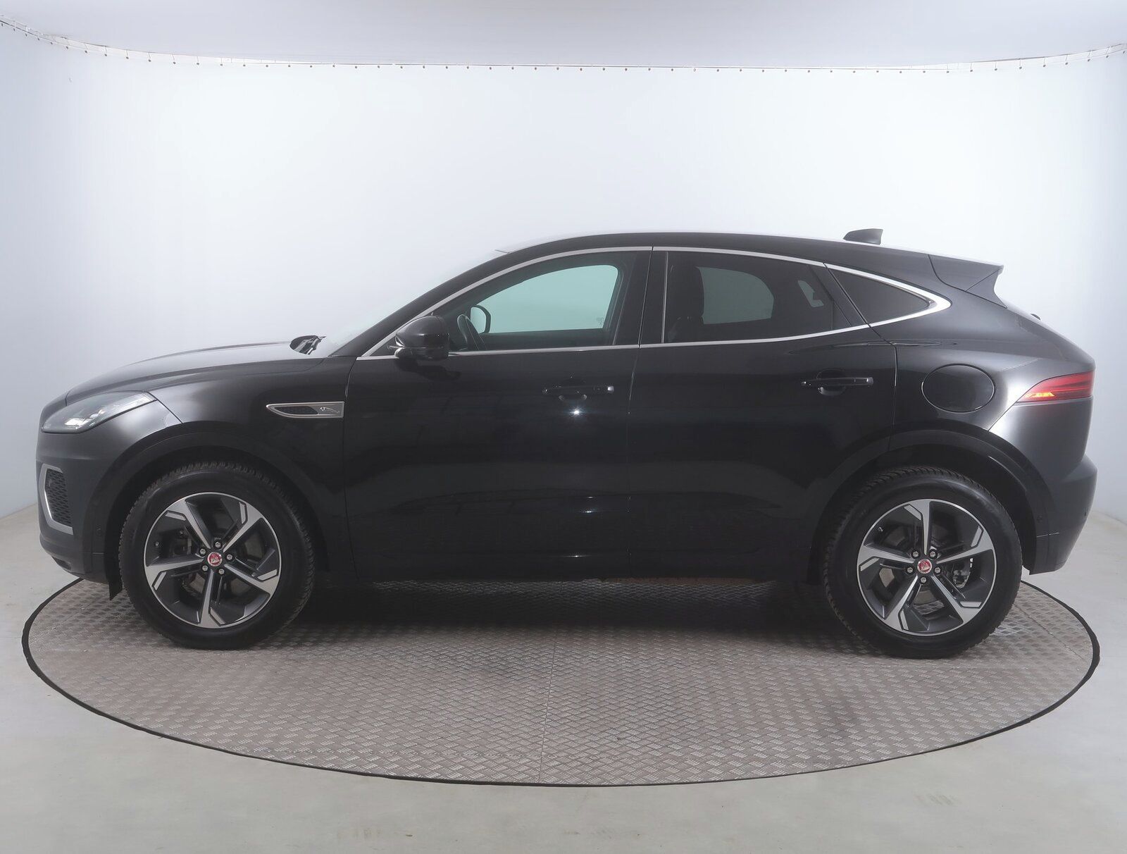 Jaguar E-Pace, P300e AWD, 4X4, Automat - fotka 3