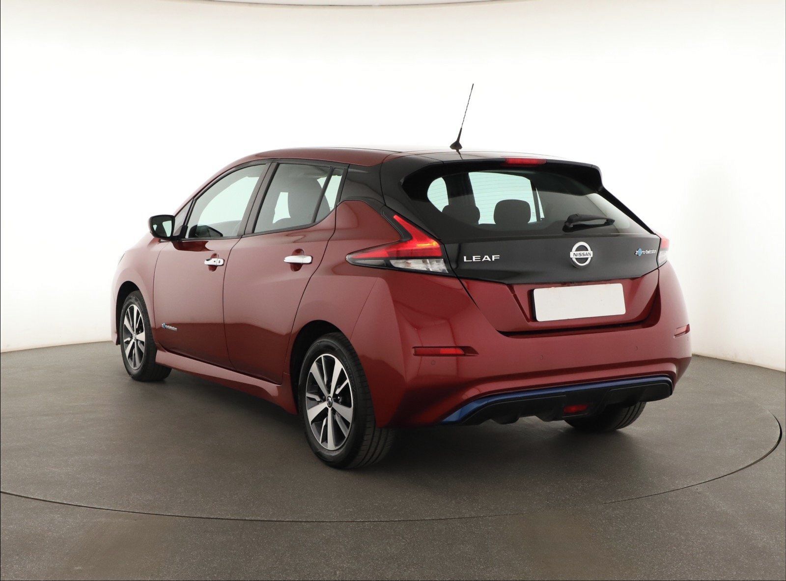 Nissan LEAF, 40 kWh, SoH 88%, Automat - fotka 4