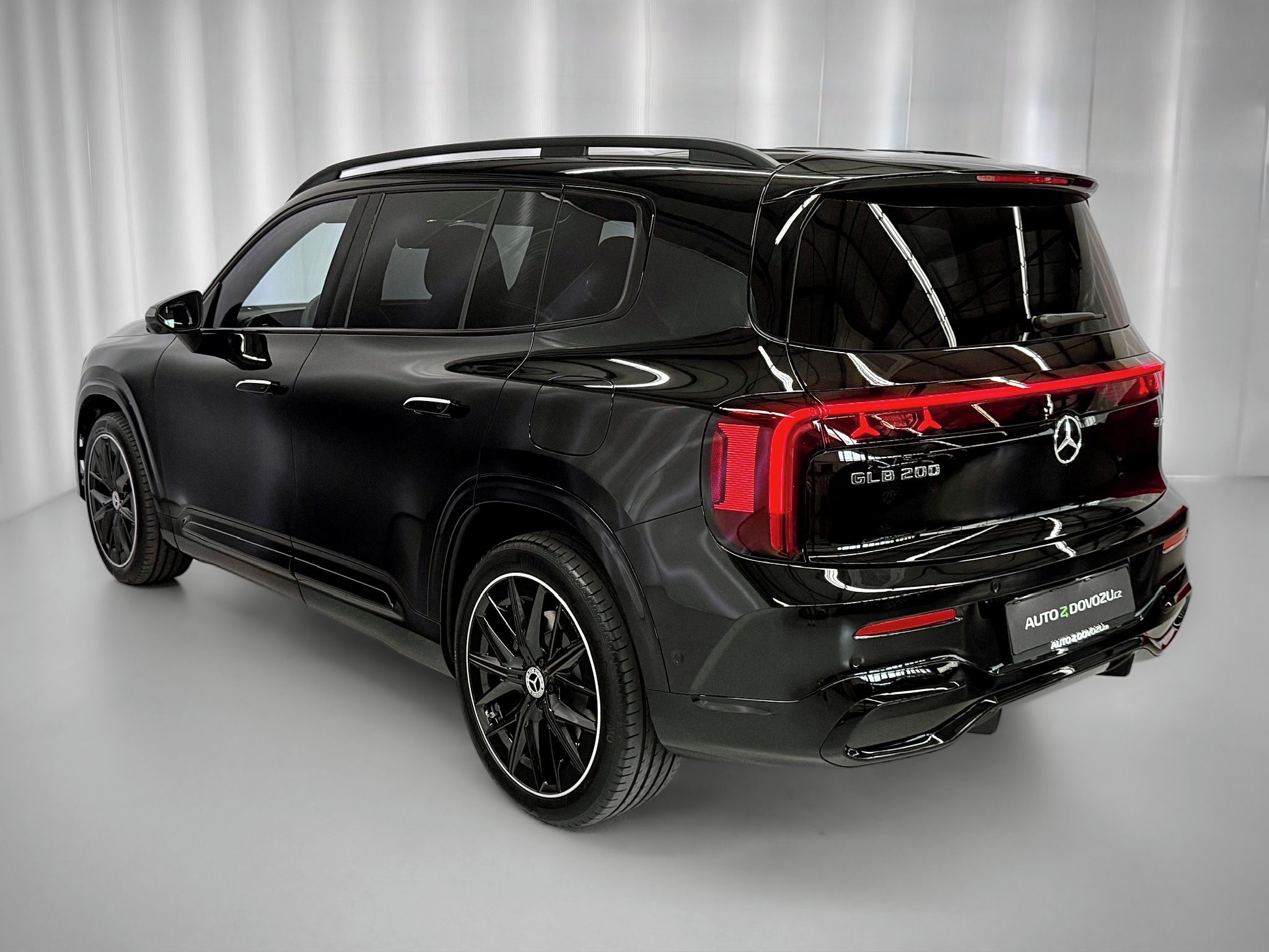 Mercedes-Benz GLB, 8G-eDCT 4MATIC AMG, PANORAMA, - fotka 4