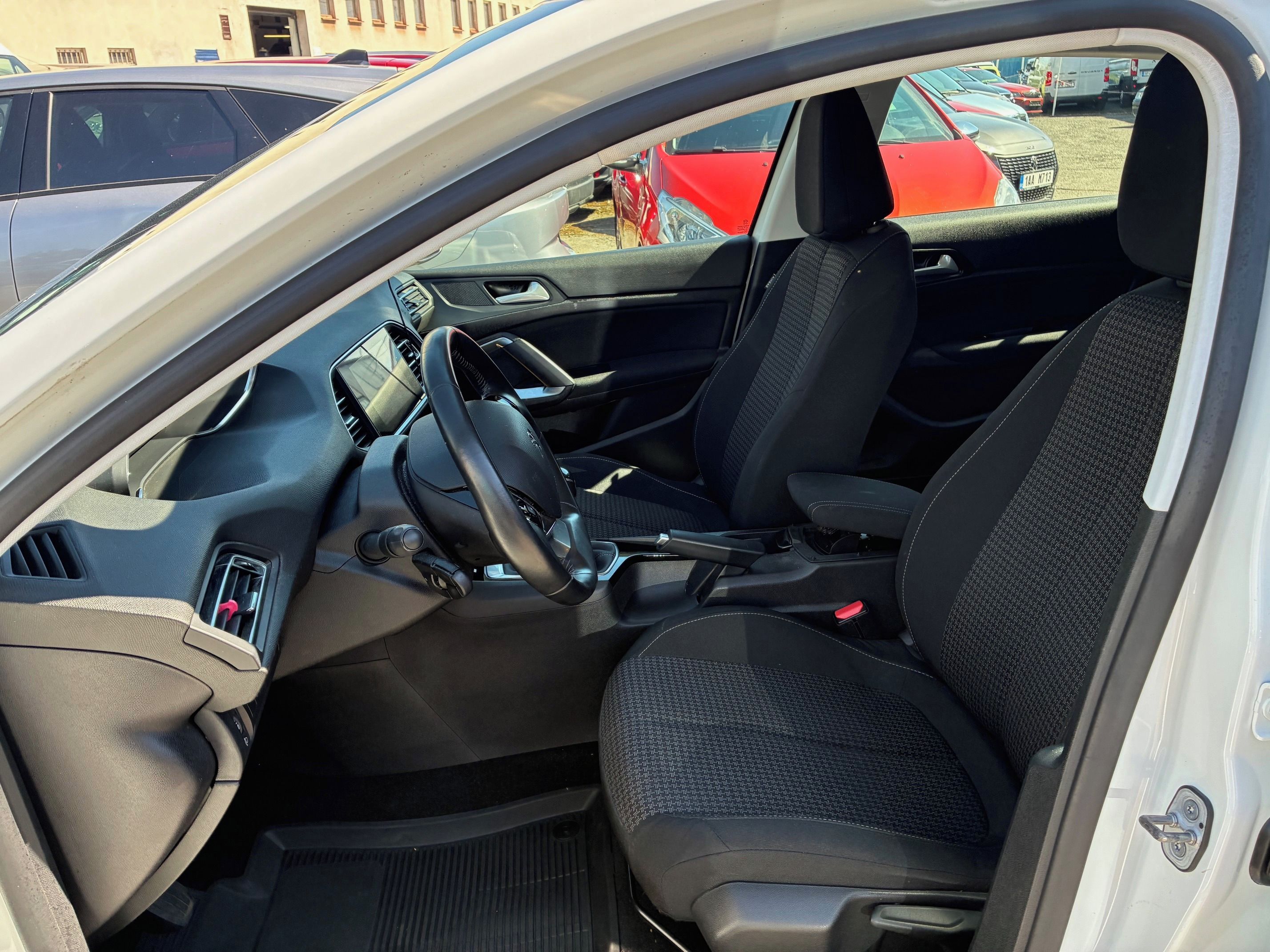 Peugeot 308, Active 1,2 PureTech110k-záruka - fotka 6