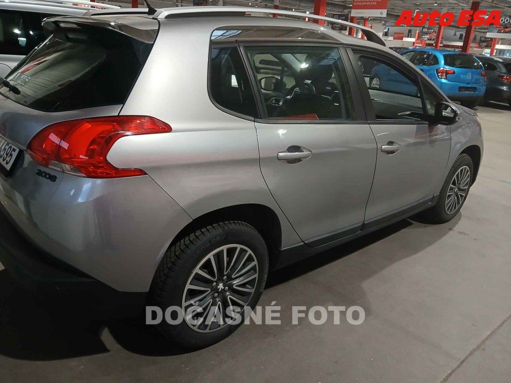 Peugeot 2008, 1.2 - fotka 2