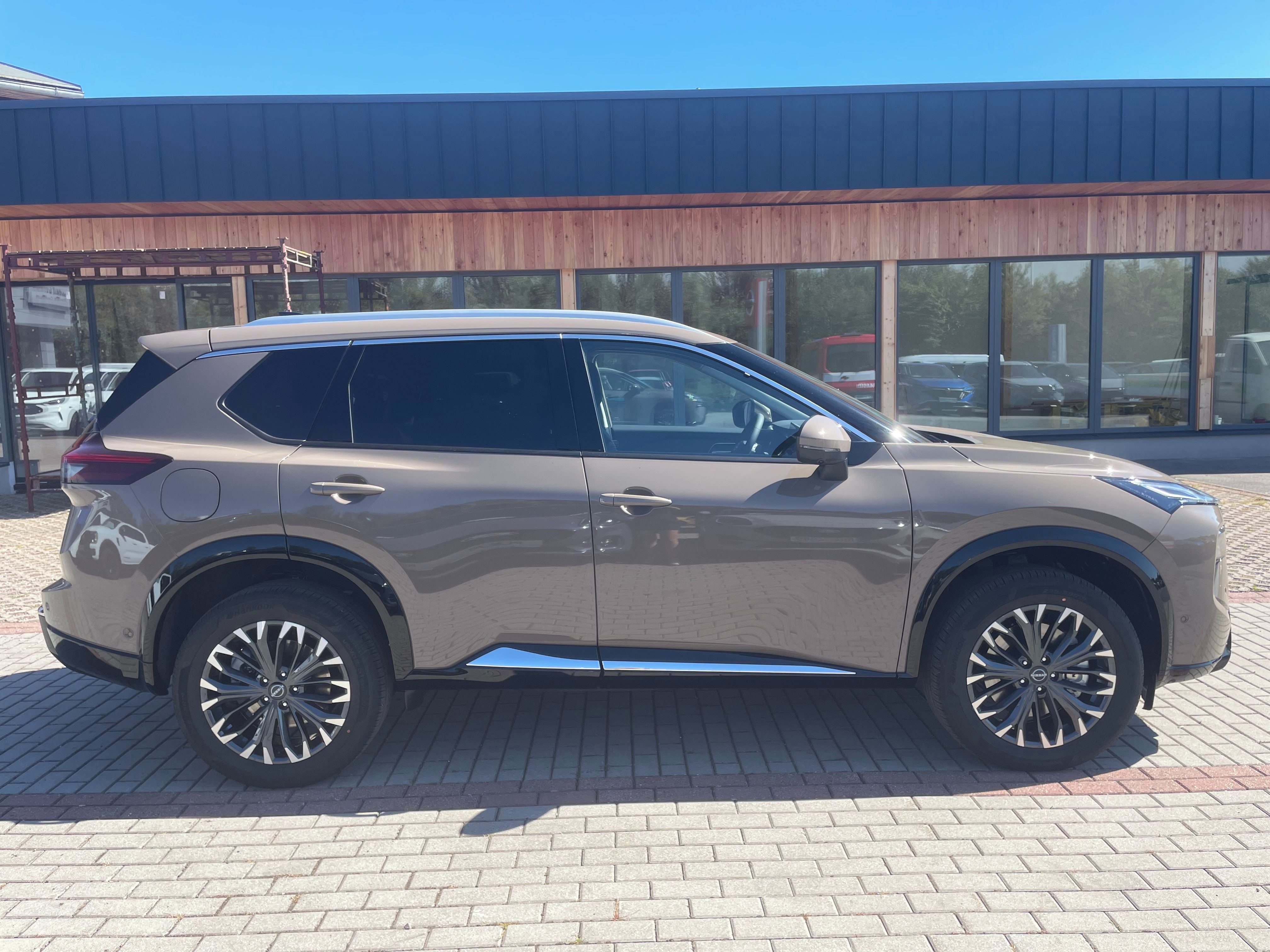 Nissan X-Trail, 1.5 e-POWER Tekna 157 kW AWD - fotka 6