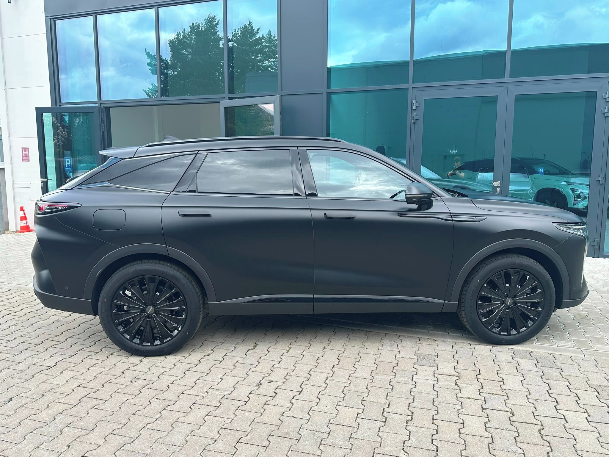 Omoda 9, 395kw/540hp Black Knight edice - fotka 3