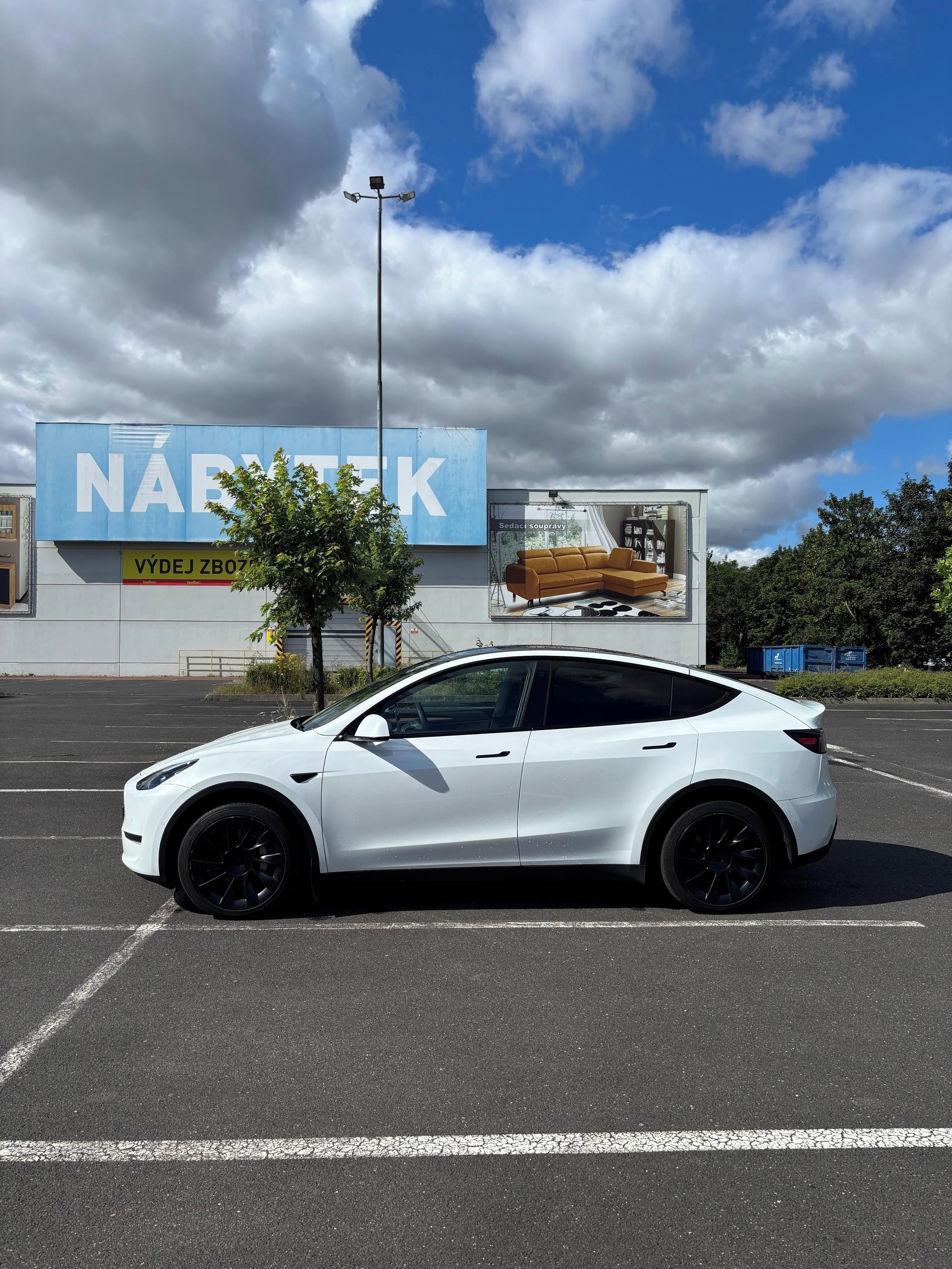 Tesla Model Y, Long range, 89% SOH, Tažné - fotka 3