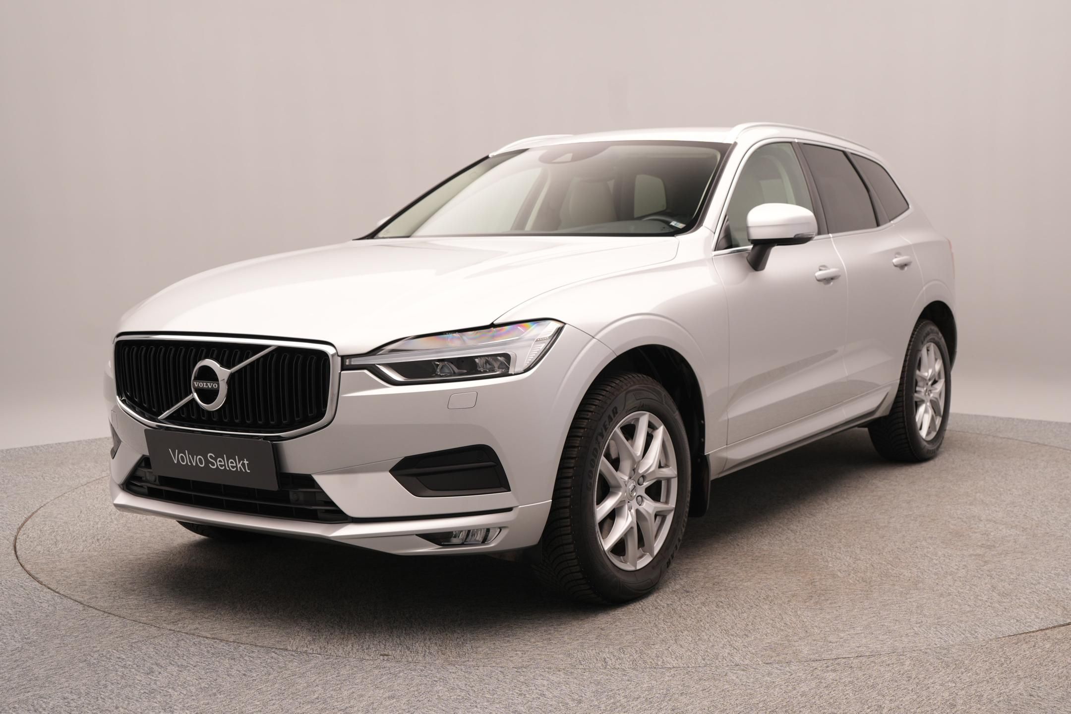 Volvo XC60, B4 AWD MOMENTUM PRO CZ 1.maj