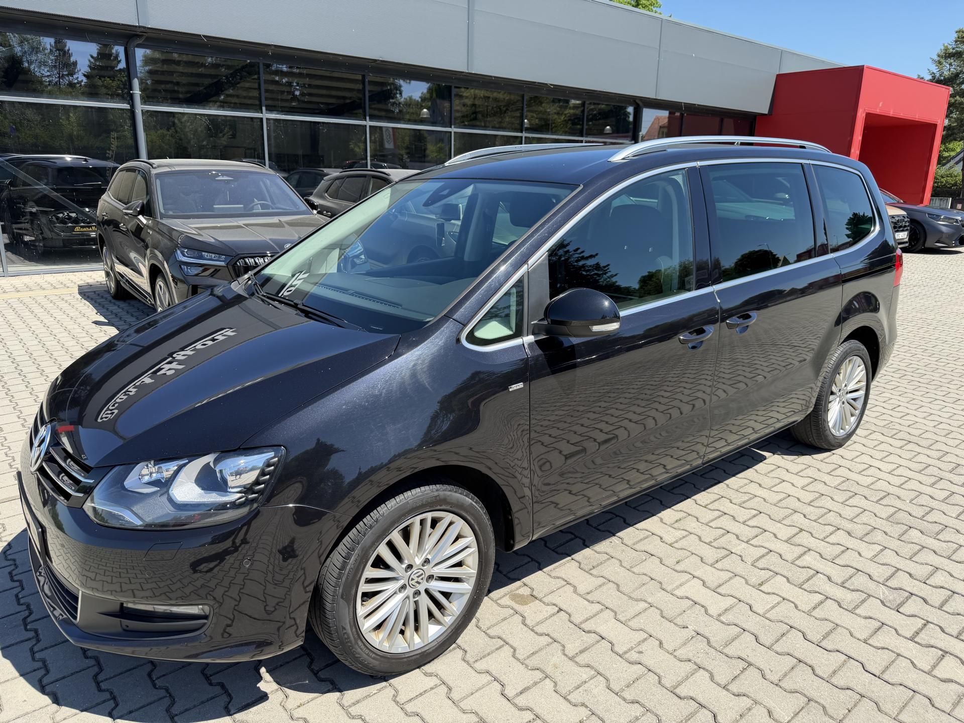 Volkswagen Sharan, 2.0TDI 103kW DSG 7M EL. DVĚŘE - fotka 2