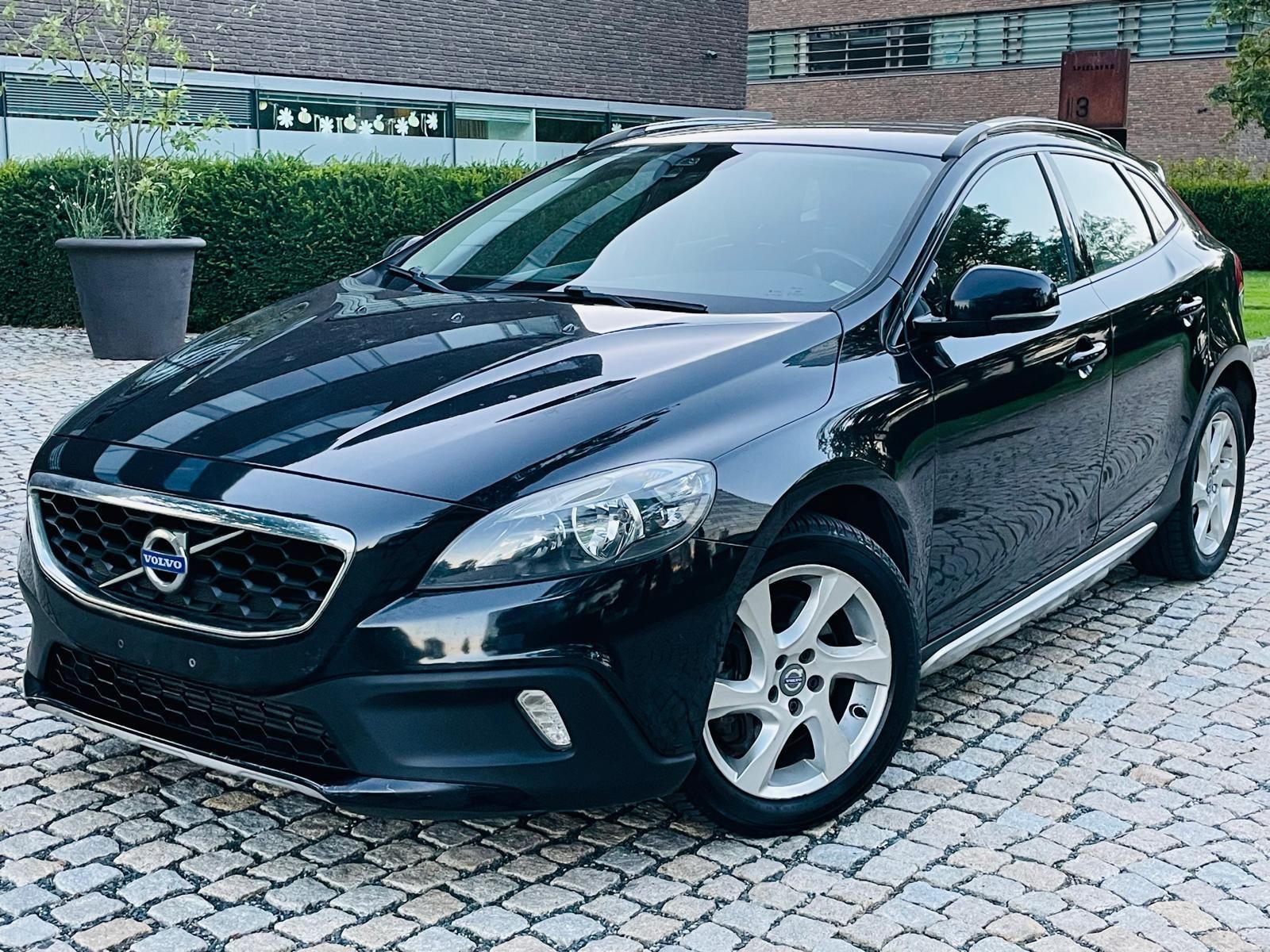 Volvo V40, 2.0D3 MANUÁL CROSS SERVISKA
