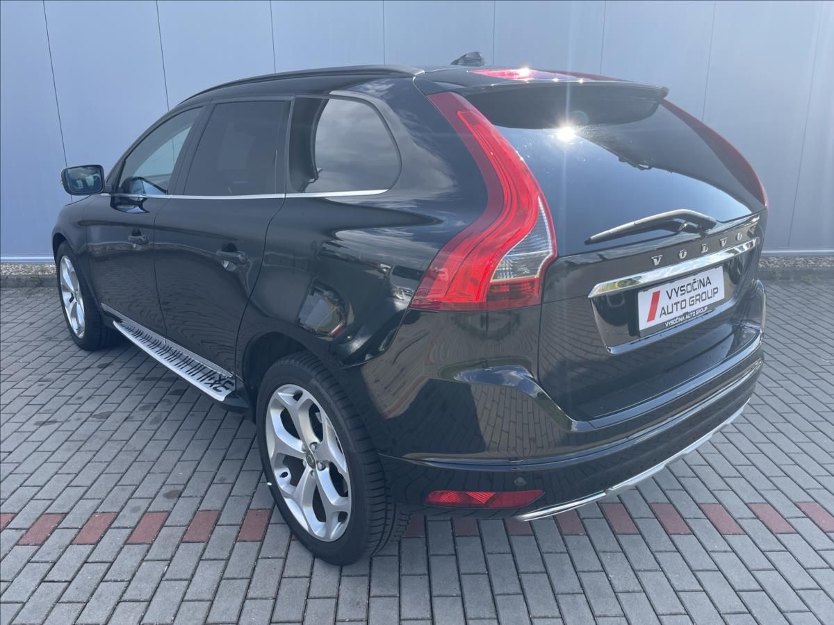 Volvo XC60, D4 AWD MOMENTUM Aut. - fotka 2