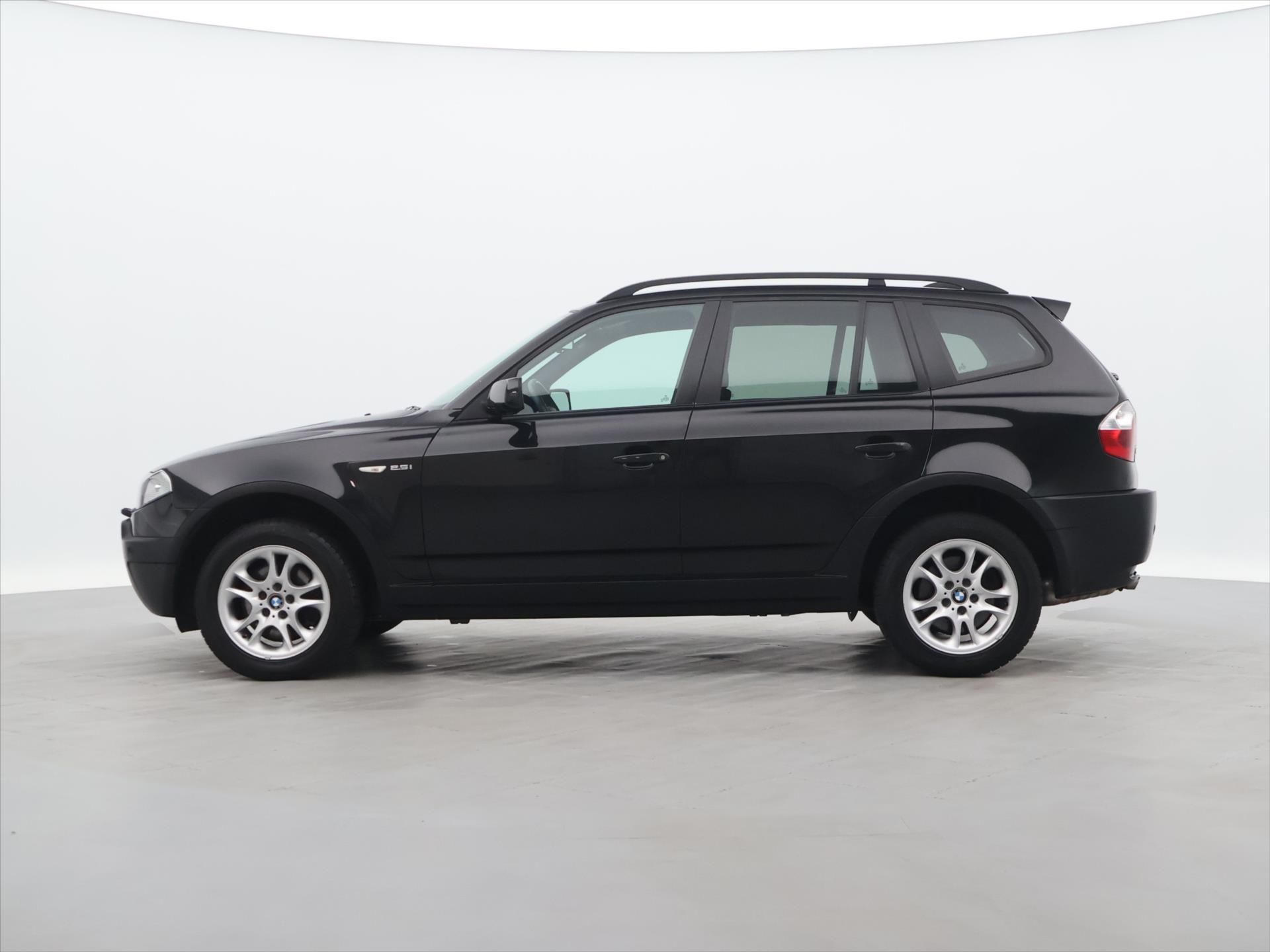 BMW X3, 2,5 R6 141KW CZ Aut. 4x4 - fotka 4