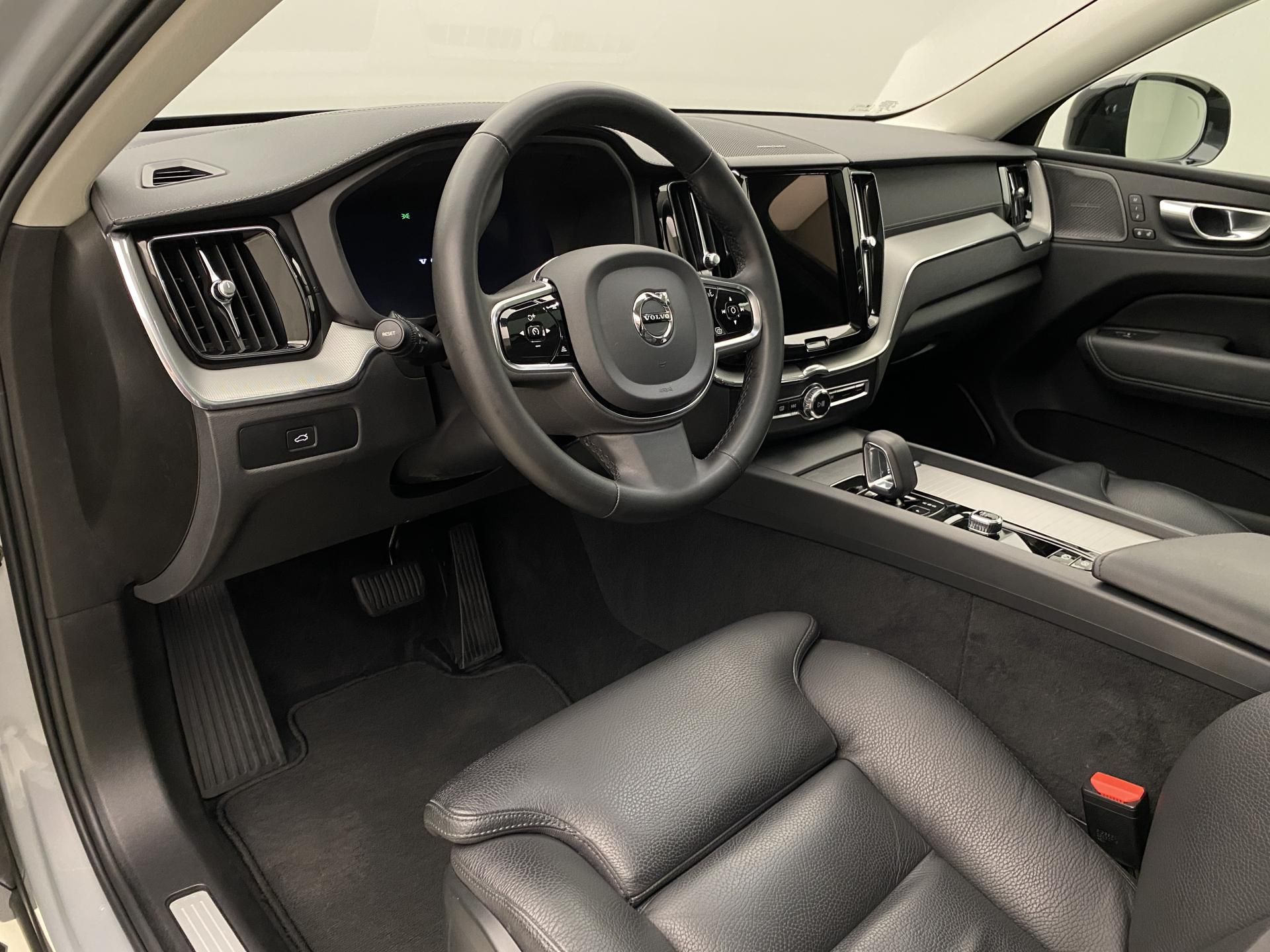 Volvo XC60, B5 AWD DARK ULTIMATE AUT CZ - fotka 4