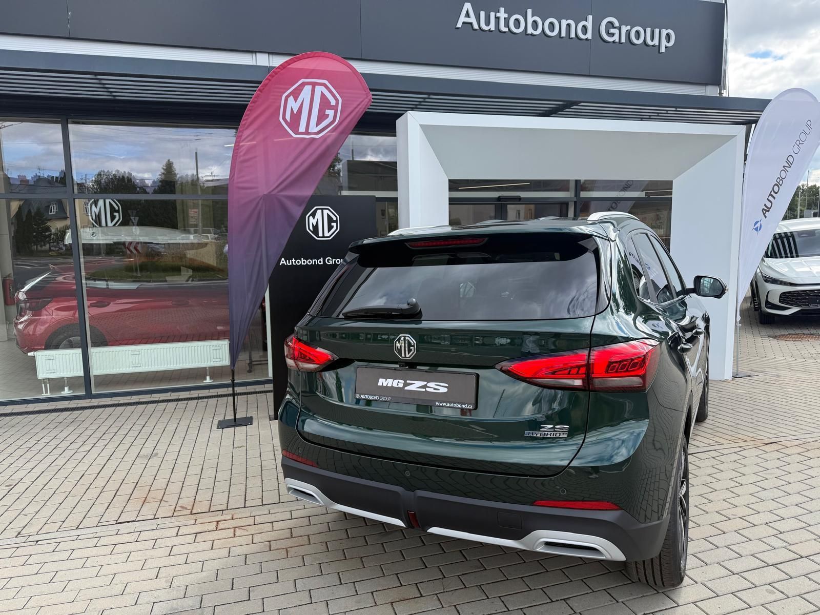 MG ZS, EXCLUSIVE Hybrid+ 145kW 4AT - fotka 5