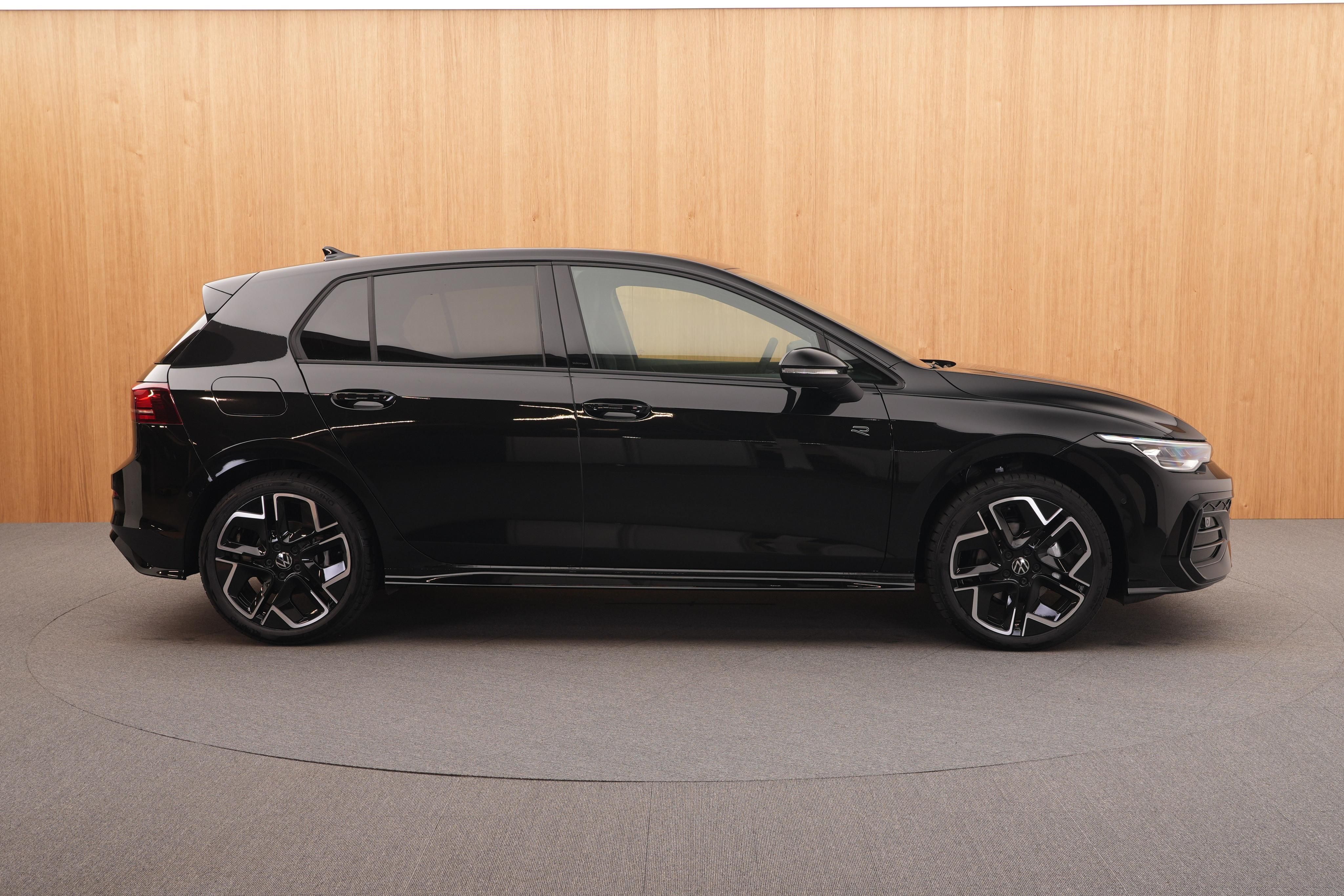 Volkswagen Golf, R-Line Limited 1.5 eTSI mHEV - fotka 5